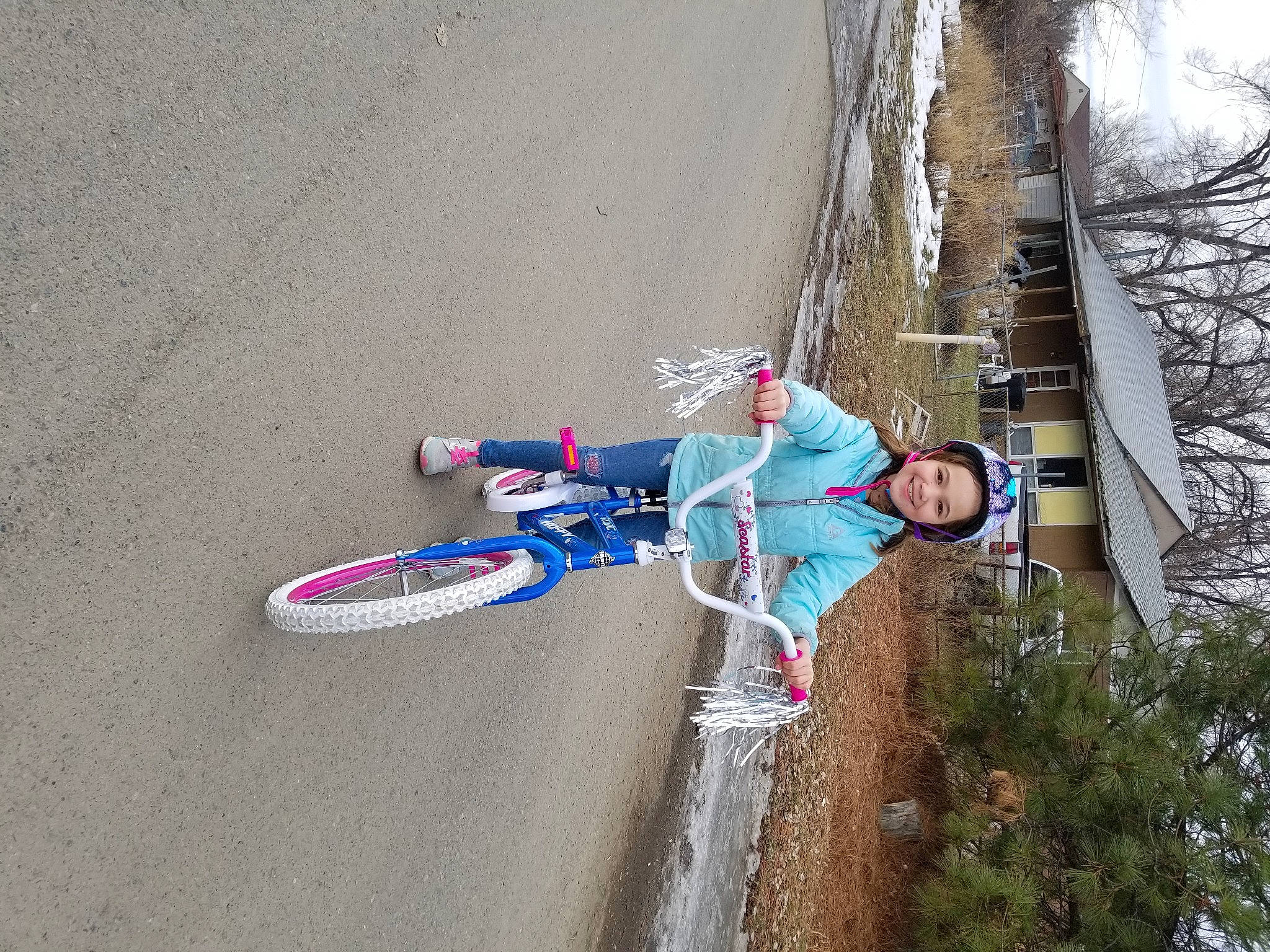 Andi is registered to the contest to win money with this photo: bicycle, bicycle_accessory, bicycle_clothing, bicycle_fork, bicycle_frame, bicycle_handlebar, bicycle_part, bicycle_tire, bicycle_wheel, bicycles_equipment_and_supplies, groupset, headwear, helmet, joy, person, racing, recreation, sports, sports_equipment, tire