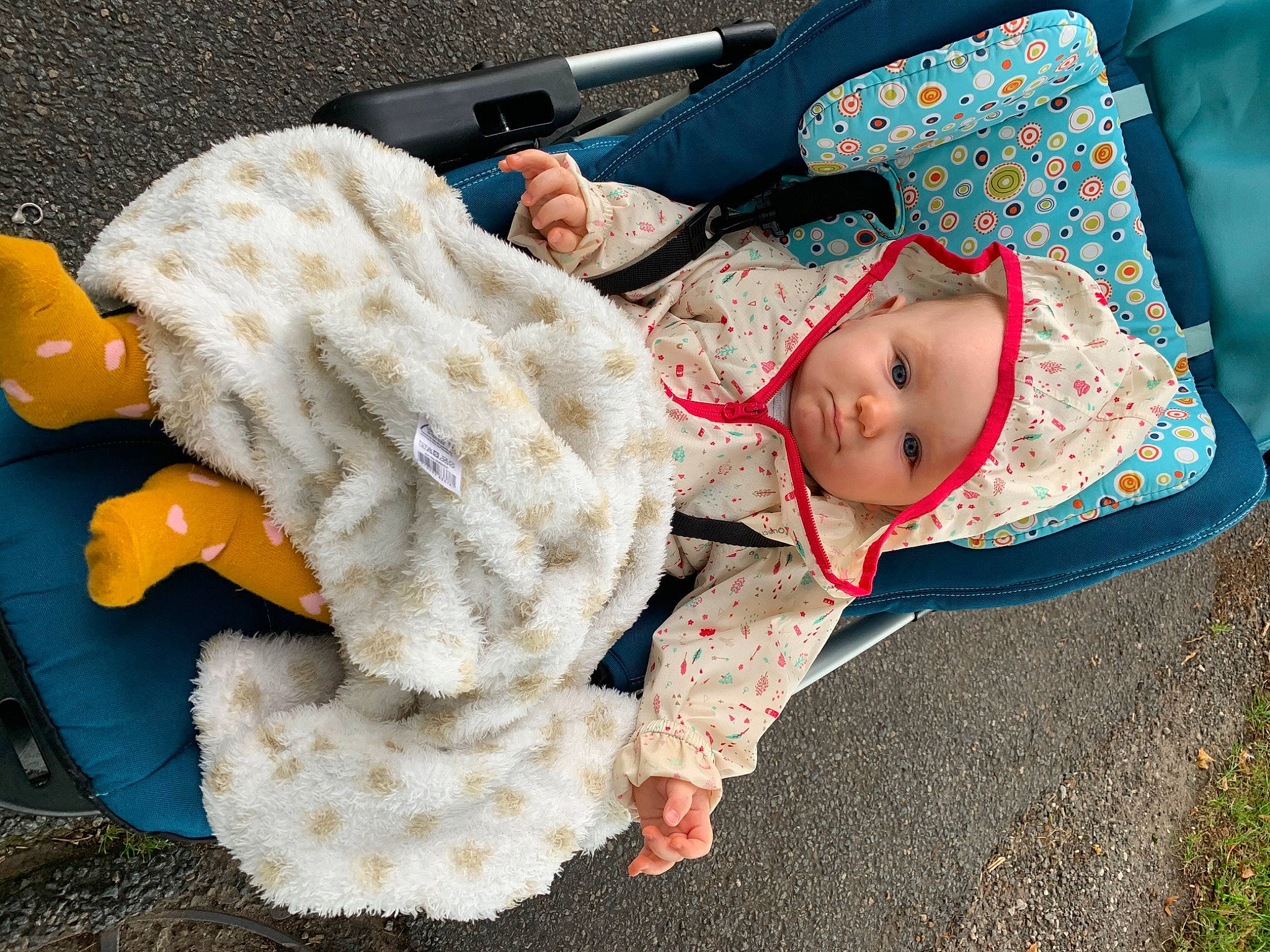 Athénaïs a rejoint le concours — aidez-le/la à gagner de superbes lots ! baby, child, headwear, person, play, toddler, wool