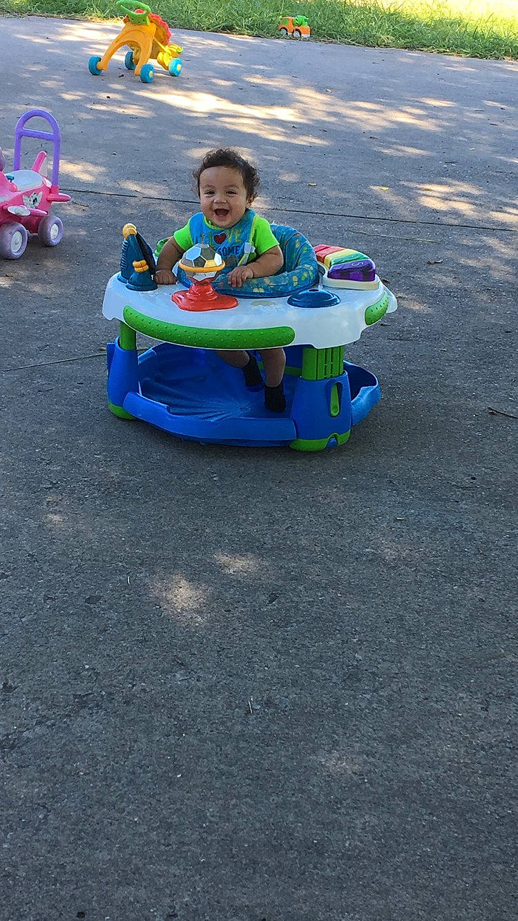 Mauricio is registered to the contest to win money with this photo: