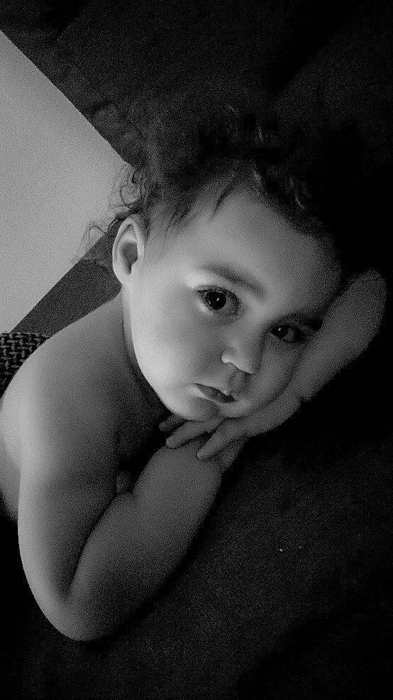 Hailey participe au concours pour gagner de l'argent avec cette photo : black_and_white, cheek, chin, ear, elbow, eye, eyebrow, flash_photography, forehead, gesture, grey, hairstyle, hand, iris, lip, mouth, neck, nose, person, shoulder