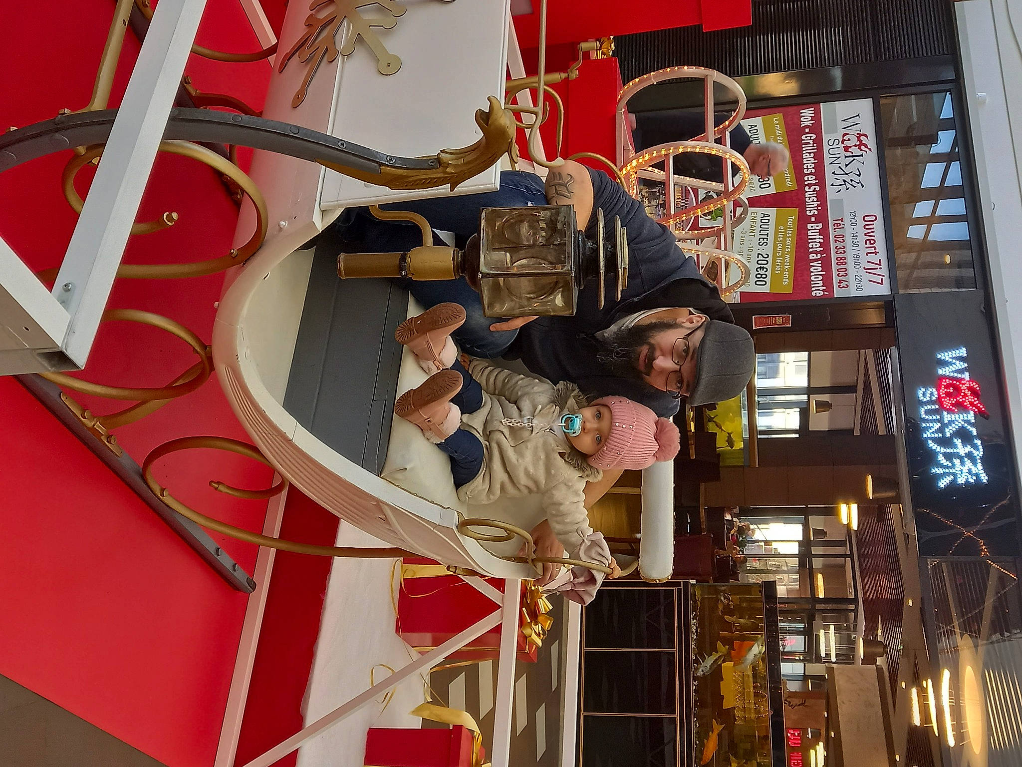 Alyssa participe au concours pour gagner de l'argent avec cette photo : building, city, electrical_supply, electrical_wiring, electricity, engineering, fun, headwear, leisure, machine, metal, person, recreation, wood