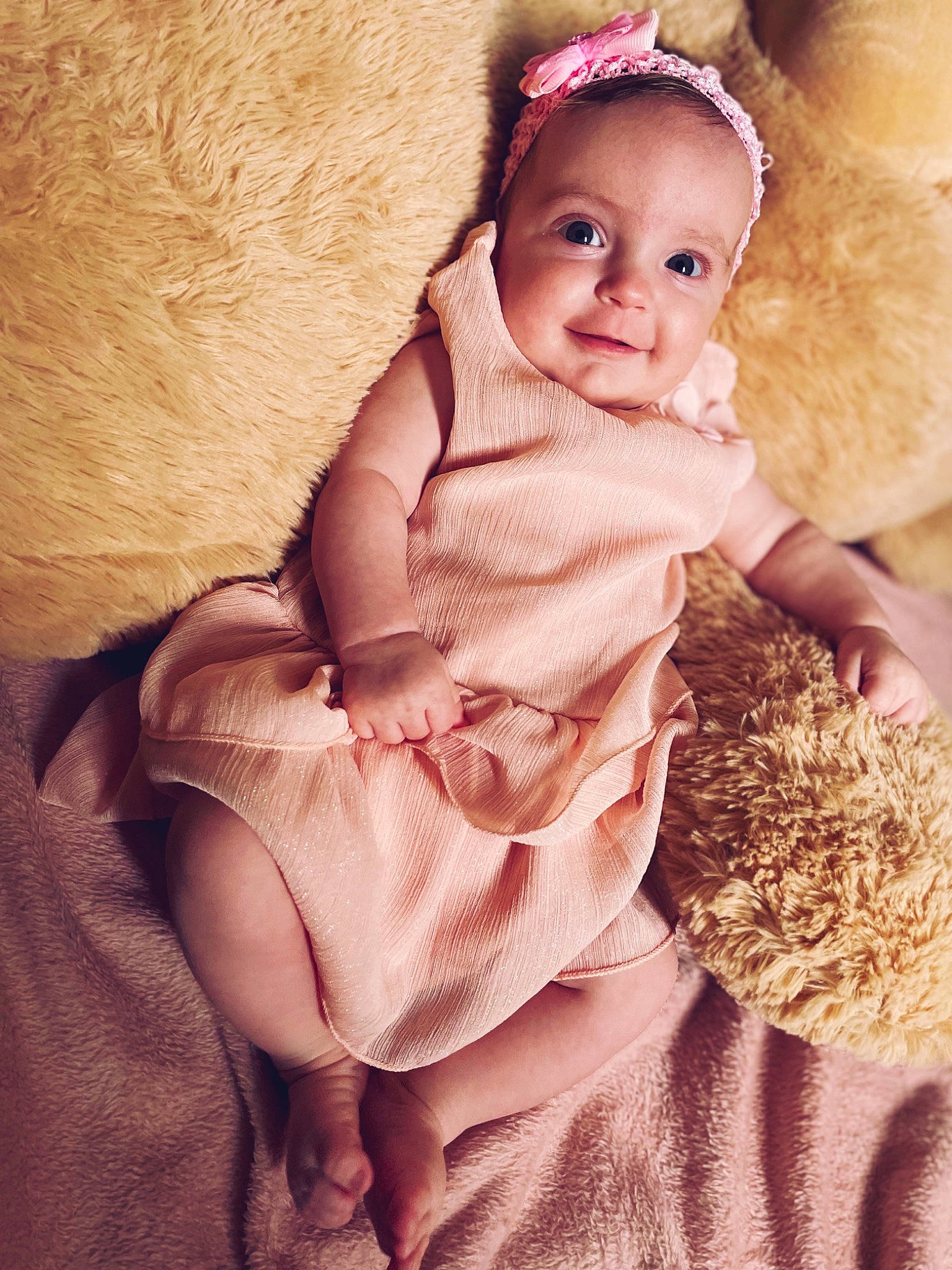 Kaïly participe au concours pour gagner de l'argent avec cette photo : baby, baby_toddler_clothing, beauty, child, comfort, eye, face, finger, flash_photography, happy, head, headband, joy, lip, person, pink, skin, sleeve, smile, textile