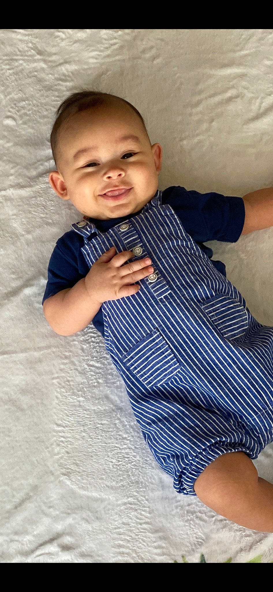 Kysen is registered to the contest to win money with this photo: arm, baby_toddler_clothing, eye, face, flash_photography, gesture, hairstyle, hand, happy, human_body, joint, leg, muscle, neck, outerwear, person, shoulder, skin, sleeve, smile