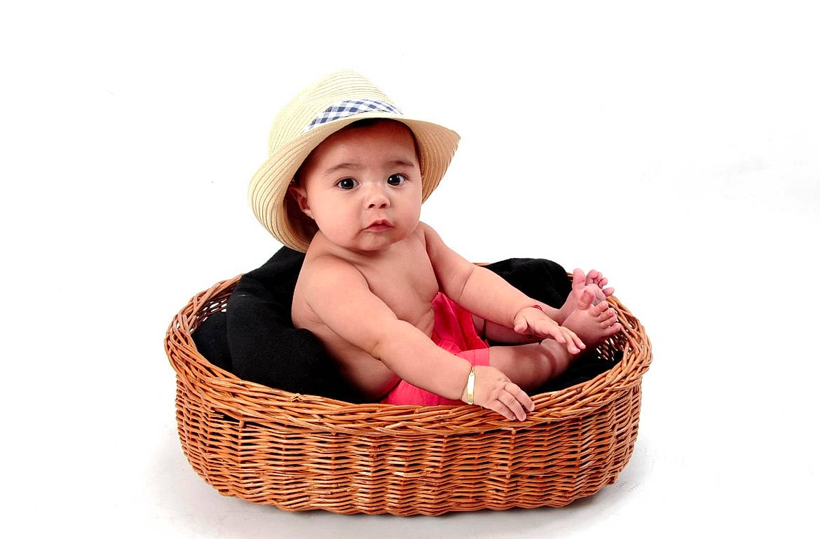 Sebastian is registered to the contest to win money with this photo: baby, baby_products, baby_toddler_clothing, basket, bowl, cap, child, comfort, costume_hat, fashion_accessory, grass, happy, hat, headwear, person, picnic_basket, plant, sitting, storage_basket, sun_hat