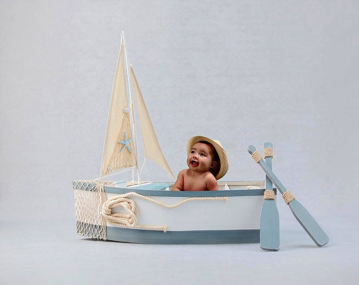 Sebastian is registered to the contest to win money with this photo: aluminium, automotive_design, comfort, elbow, happy, leisure, person, sitting, smile, triangle, water_transportation, wood