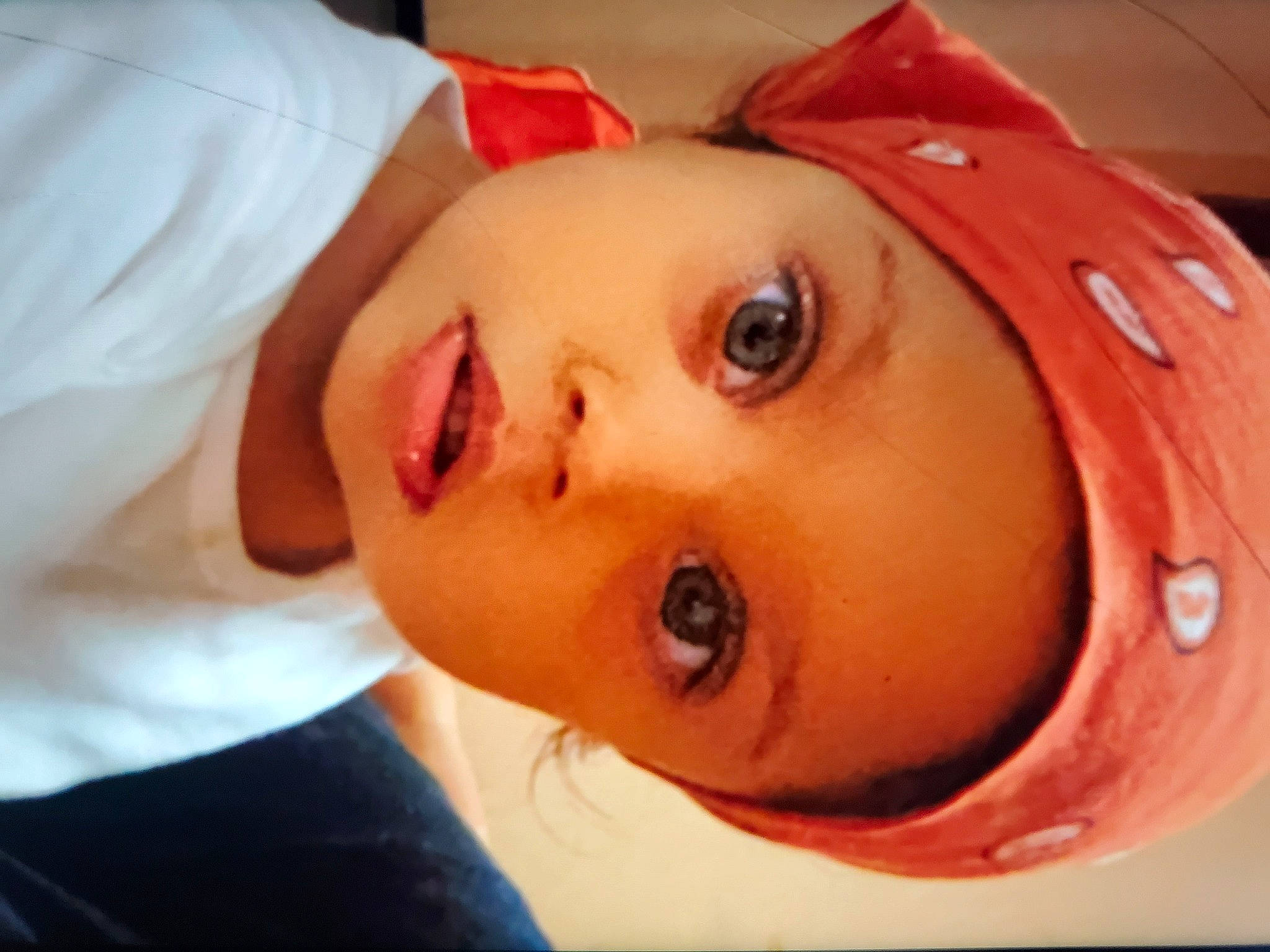 Vaiana a rejoint le concours — aidez-le/la à gagner de superbes lots ! cheek, child, chin, close_up, eyebrow, eyelash, forehead, fun, happy, hat, headwear, iris, jaw, lip, mouth, neck, nose, person, plant, skin