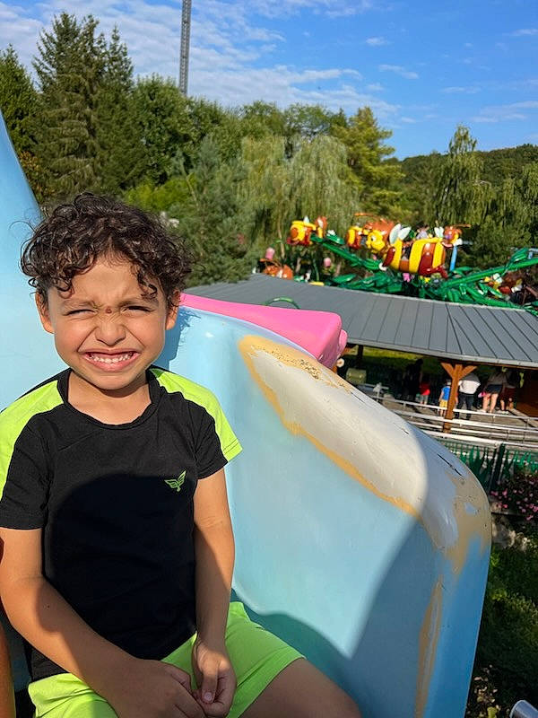 Wail a rejoint le concours — aidez-le/la à gagner de superbes lots ! anger, chute, cloud, event, fun, grass, green, happy, joy, leisure, light, nonbuilding_structure, people, person, plant, recreation, sitting, sky, smile, summer