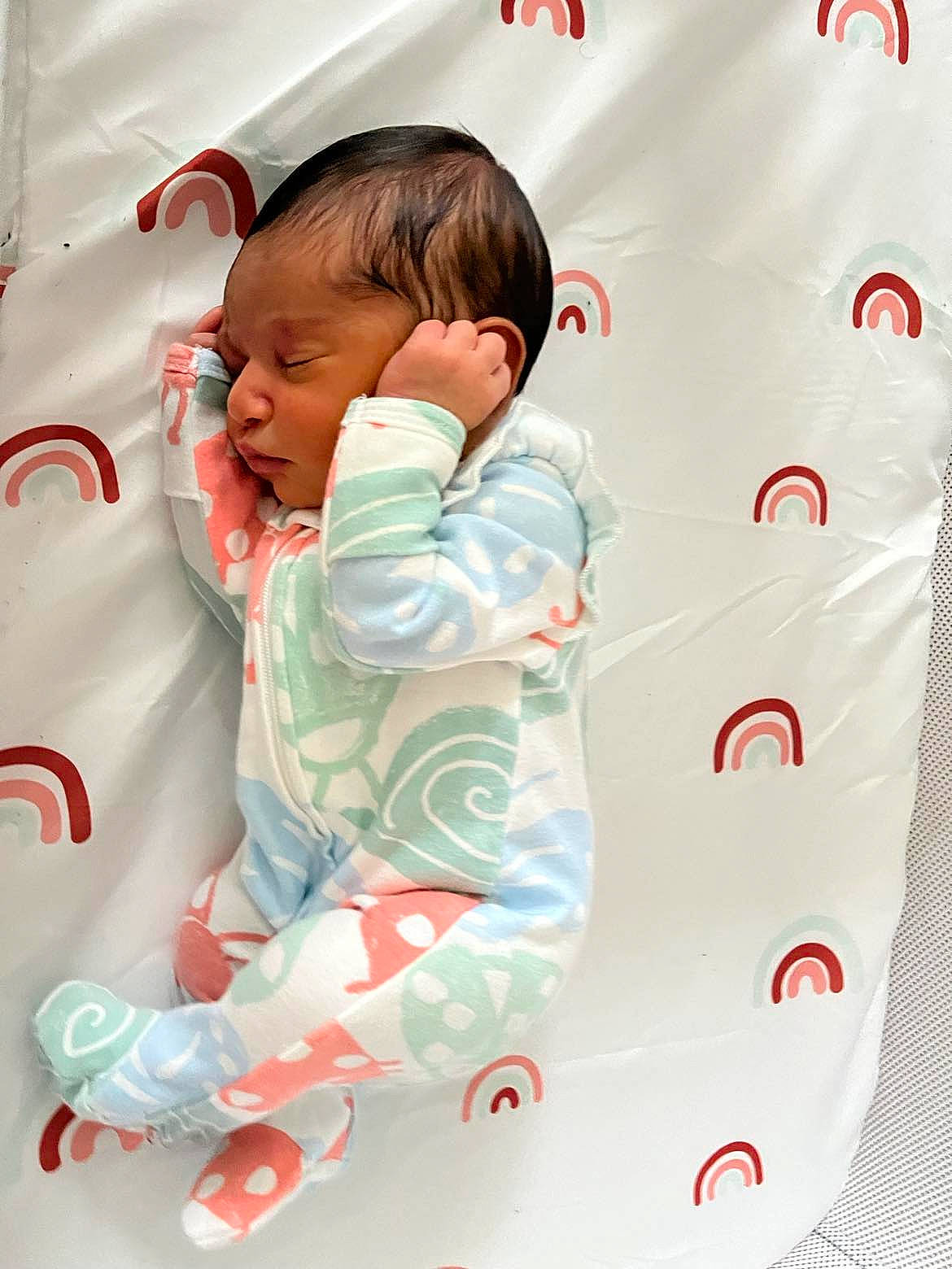 Valencia is registered to the contest to win money with this photo: baby, baby_products, baby_safety, baby_sleeping, baby_toddler_clothing, bedding, bedtime, carmine, child, comfort, font, gesture, happy, linens, pattern, person, red, sleeve, t_shirt, textile