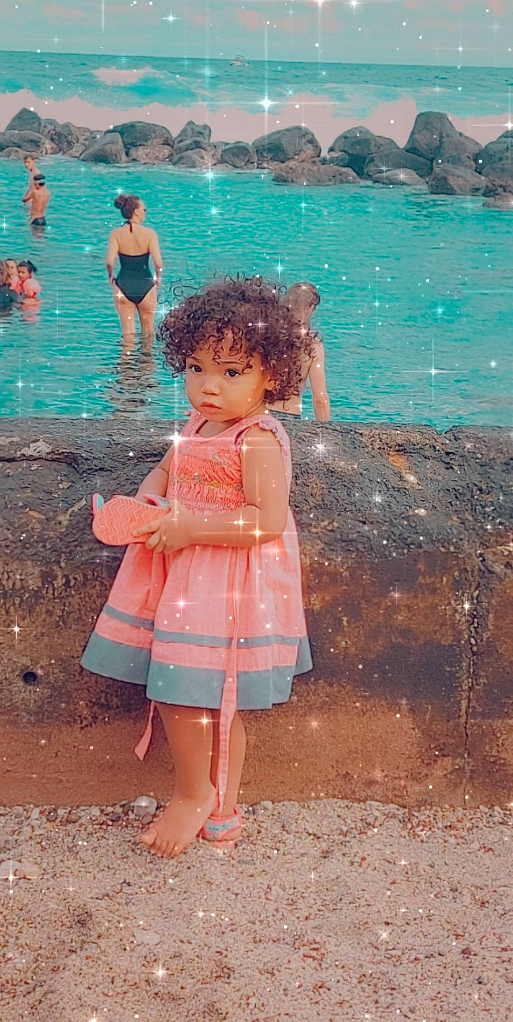 Malouane participe au concours pour gagner de l'argent avec cette photo : adaptation, azure, beach, child, dress, eye, fun, happy, landscape, leisure, palm_tree, people_in_nature, person, pink, sand, shore, summer, travel, tree, water