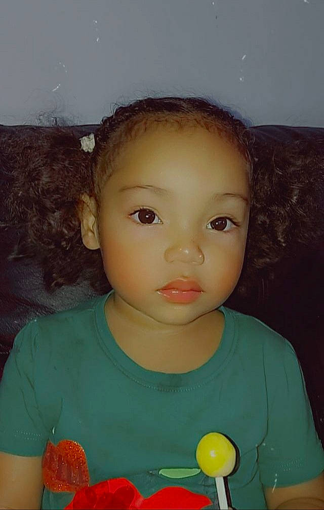 Malouane a rejoint le concours — aidez-le/la à gagner de superbes lots ! beauty, black_hair, cheek, chin, cool, ear, eye, eyebrow, eyelash, forehead, happy, iris, lip, mouth, neck, nose, organ, person, skin, t_shirt