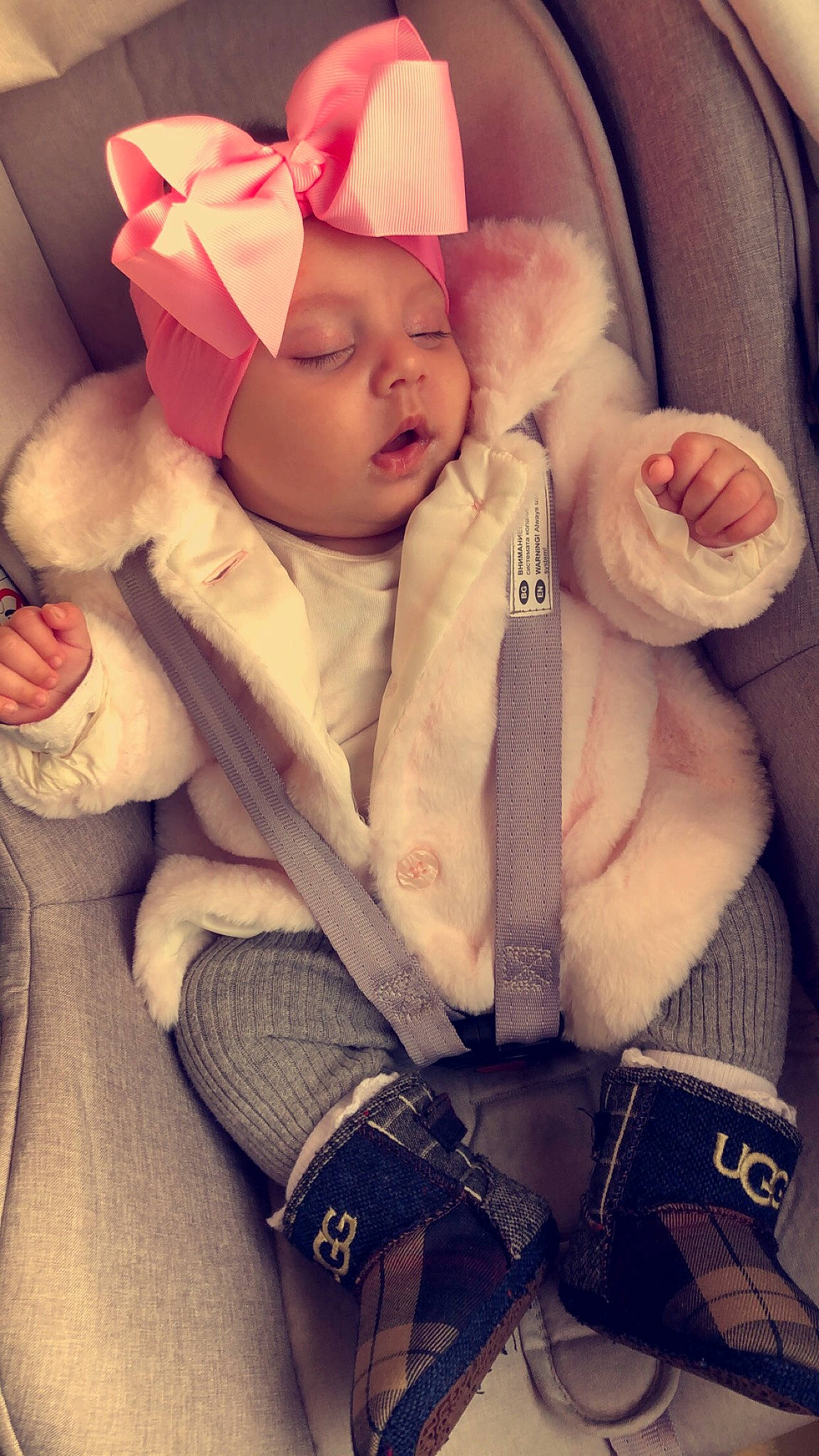 Willow a rejoint le concours — aidez-le/la à gagner de superbes lots ! baby, baby_products, baby_sleeping, cheek, child, fur, gesture, love, person, photography, pink, product, skin, sleep, toddler