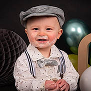 Lézio participe au concours pour gagner de l'argent avec cette photo : baby, boy, smiling, face_paint, cake_frosting, hat, cap, shirt, bow_tie, suspenders, hands, party, balloons, decoration, celebration, portrait, cute, child, happy, indoors