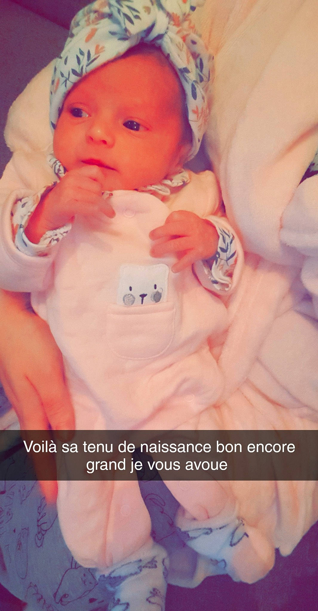Maddy a rejoint le concours — aidez-le/la à gagner de superbes lots ! arm, baby, baby_sleeping, baby_toddler_clothing, cheek, facial_expression, finger, gesture, hand, headwear, lip, mouth, muscle, nose, person, photograph, pink, skin, stomach, thumb