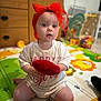 Maddy a rejoint le concours — aidez-le/la à gagner de superbes lots ! baby, child, clothing, colorful, curious, cute, floor, furniture, headband, home, indoor, infant, person, play_mat, portrait, red_bow, sitting, soft_toy, toy, wooden_dresser