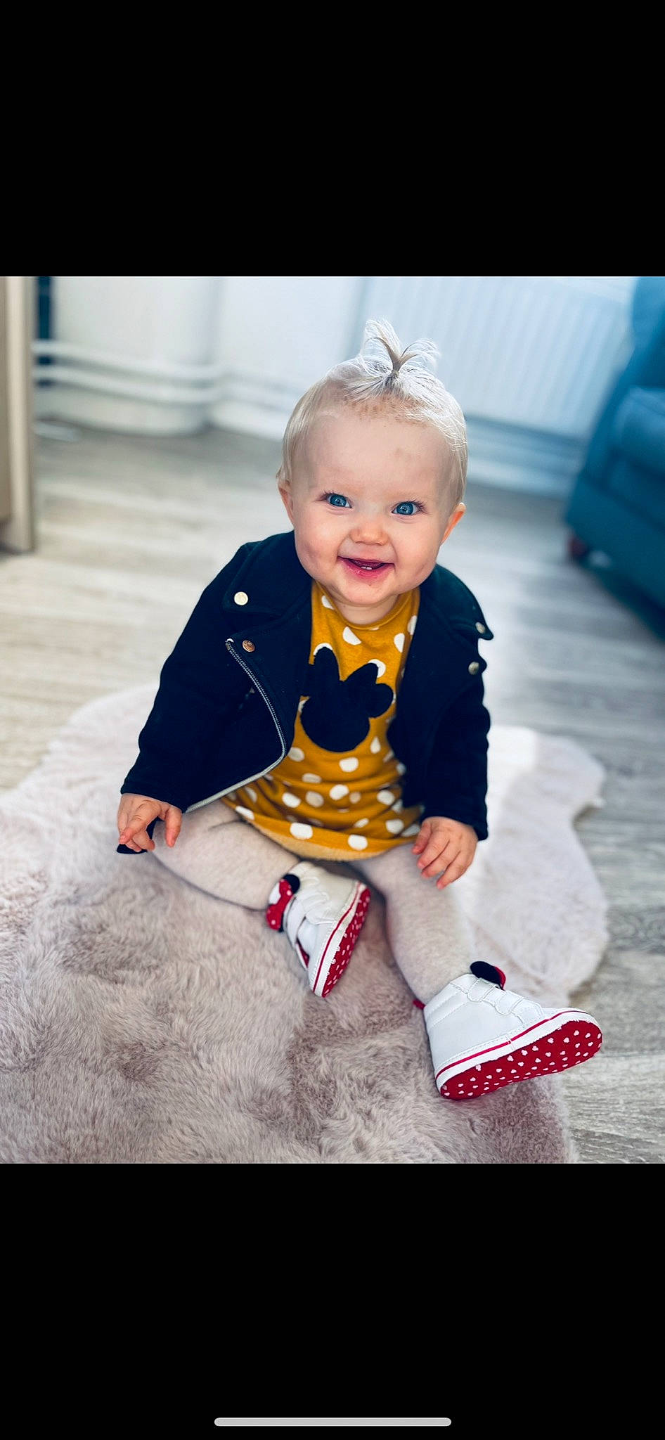 Zélie a rejoint le concours — aidez-le/la à gagner de superbes lots ! baby, baby_toddler_clothing, child, dress, face, floor, flooring, fun, fur, happy, head, outerwear, person, product, sitting, sleeve, smile, standing, suit, t_shirt