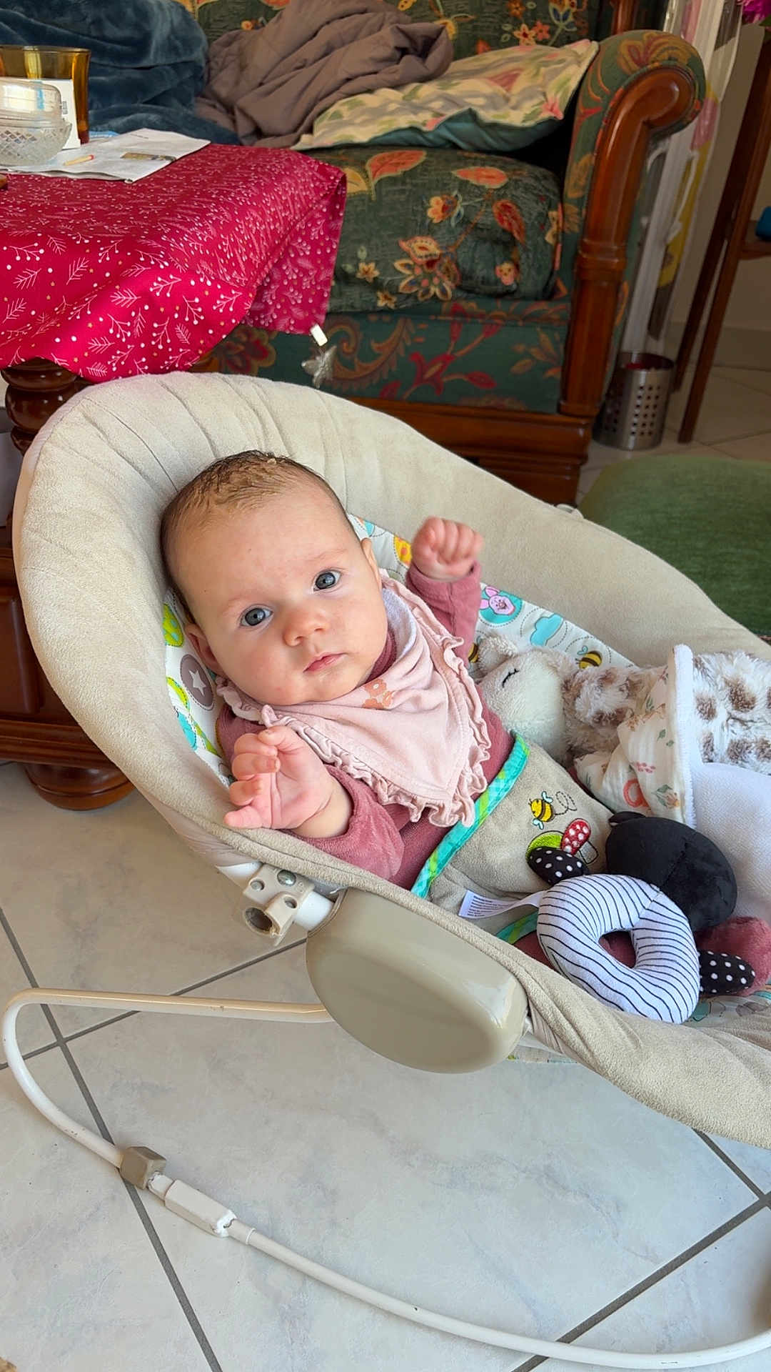 Anastasia a rejoint le concours — aidez-le/la à gagner de superbes lots ! baby, infant, bouncer, bib, plush_toy, toy, blanket, blue_eyes, gaze, tiled_floor, living_room, sofa, patterned_sofa, table, tablecloth, cup, wooden_furniture, cozy, portrait, indoor