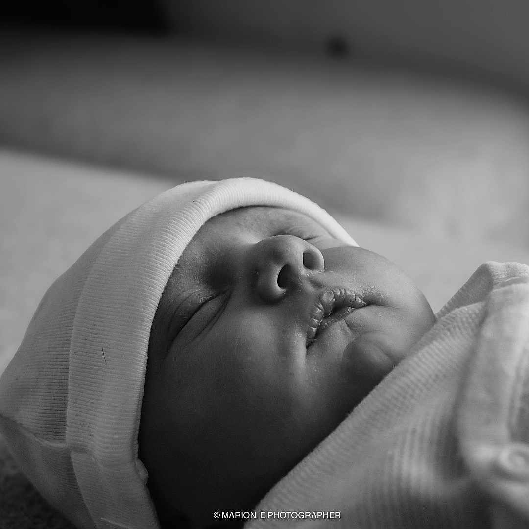 Andreas a rejoint le concours — aidez-le/la à gagner de superbes lots ! baby, bodypart, bonnet, cap, clothing, face, finger, hand, hat, head, hood, mouth, newborn, person, photography, portrait, sleeping, towel