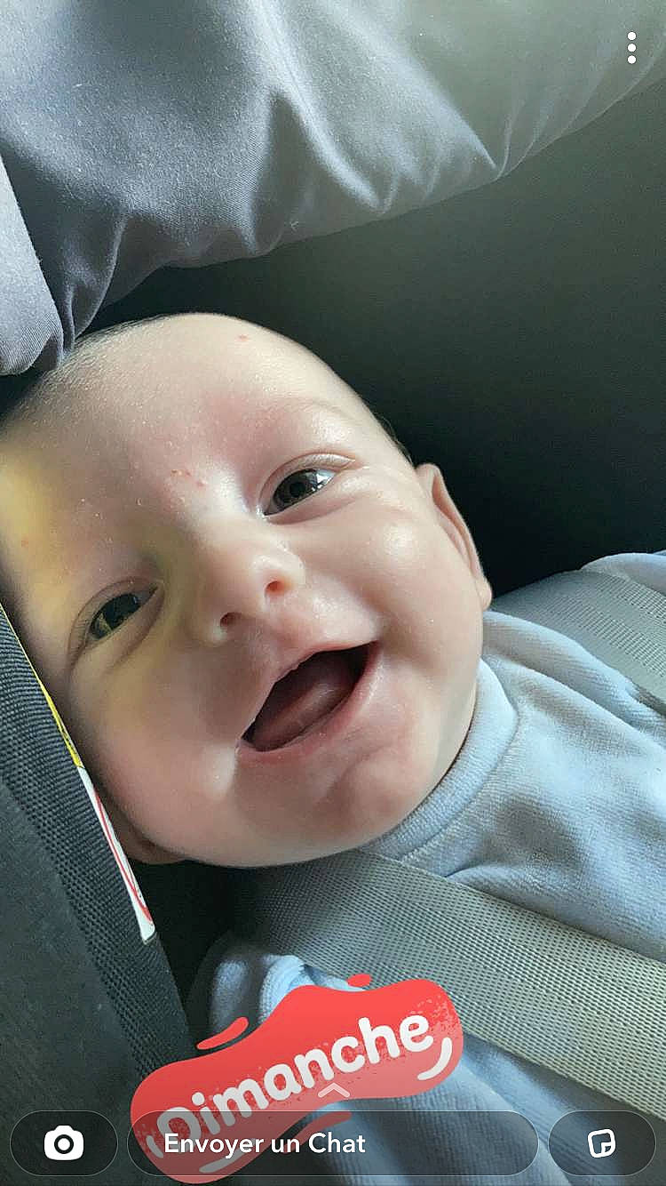 Jullian a rejoint le concours — aidez-le/la à gagner de superbes lots ! baby, baby_laughing, baby_products, baby_toddler_clothing, cheek, comfort, eye, eyebrow, eyelash, forehead, happy, headgear, iris, lip, mouth, nose, outerwear, person, skin, smile