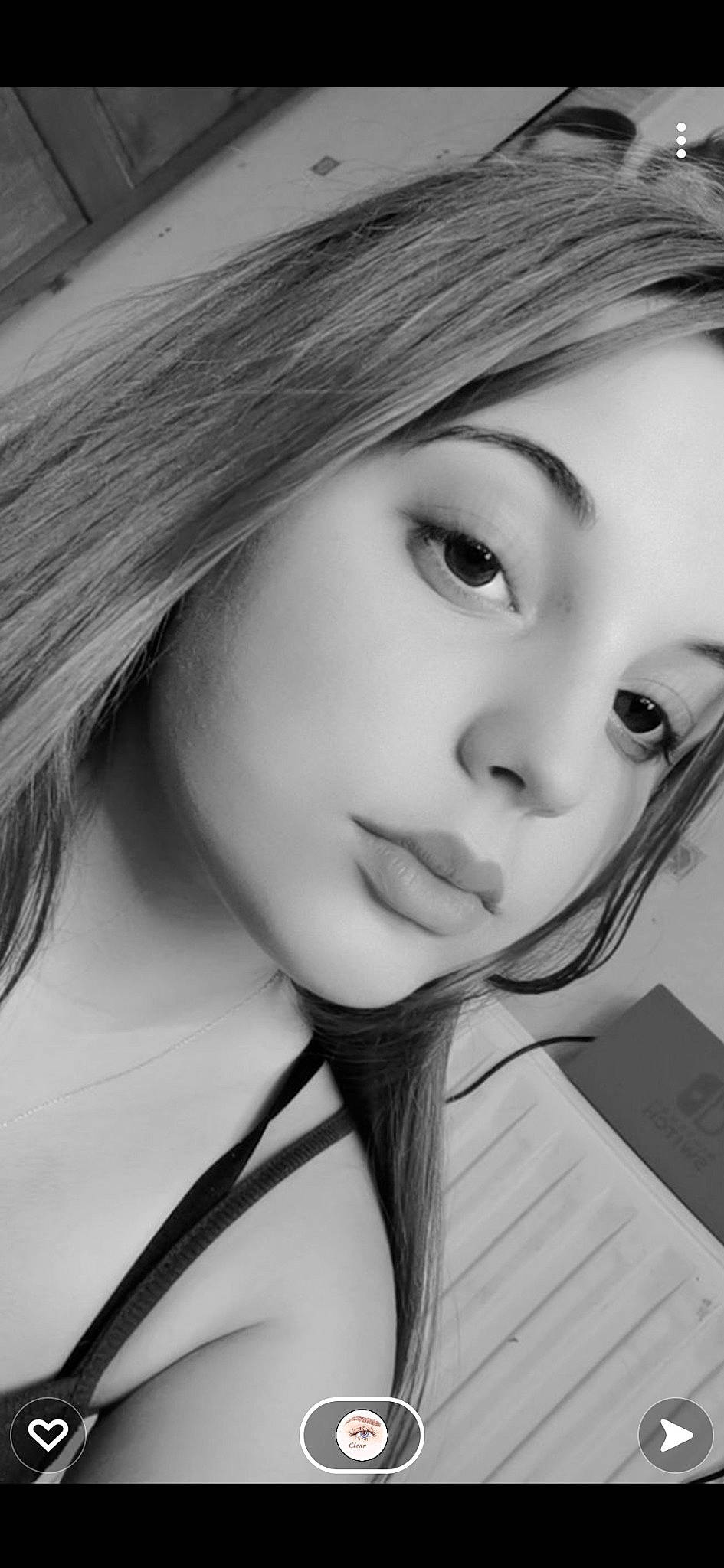 Léna participe au concours pour gagner de l'argent avec cette photo : black_and_white, cheek, chin, ear, eye, eyebrow, eyelash, flash_photography, forehead, human_body, iris, jaw, lip, mouth, neck, nose, organ, person, skin, style