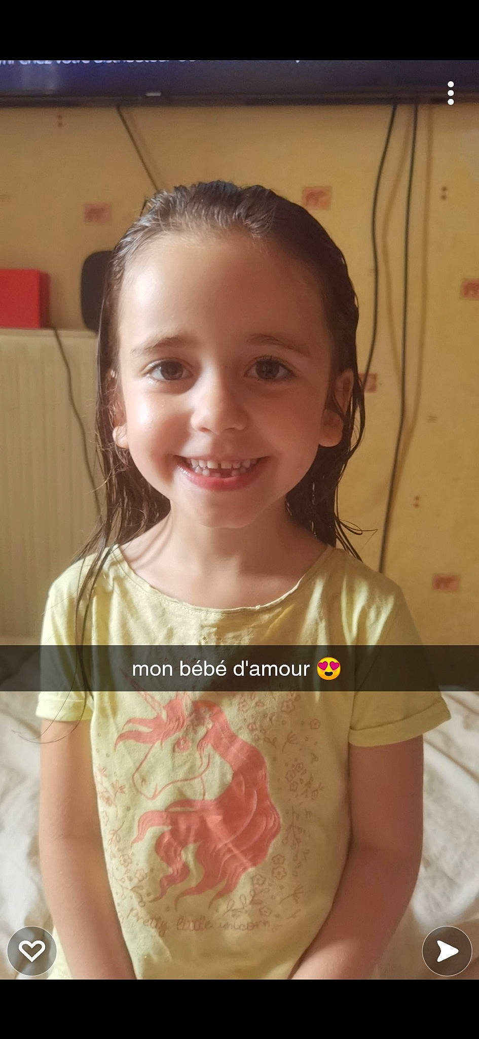 Lorina a rejoint le concours — aidez-le/la à gagner de superbes lots ! cheek, chin, cool, eyebrow, eyelash, facial_expression, forehead, hair, hairstyle, happy, head, iris, joy, neck, organ, person, shoulder, skin, sleeve, smile