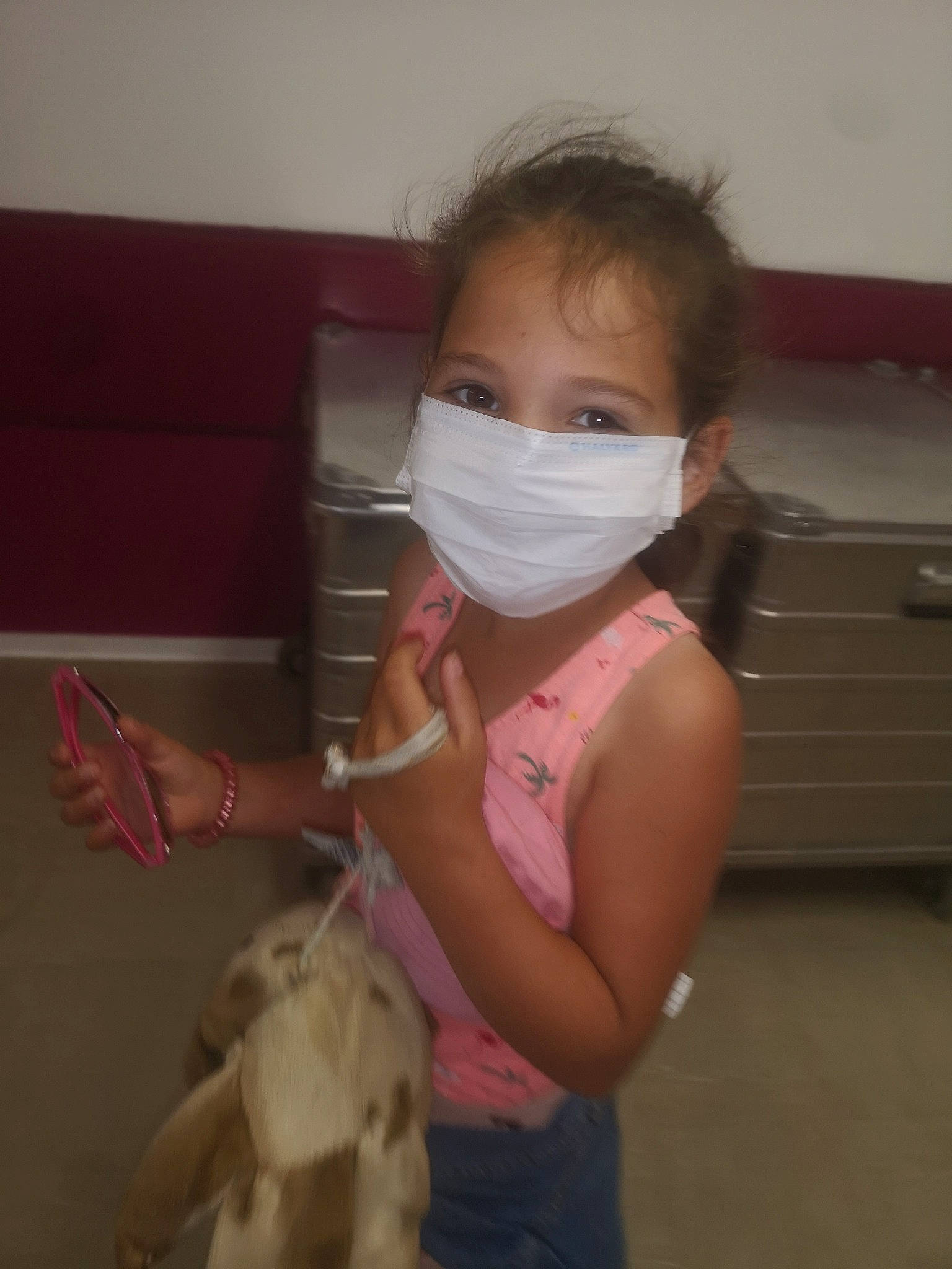 Lorna a rejoint le concours — aidez-le/la à gagner de superbes lots ! box, cabinetry, chest, chest_of_drawers, child, drawer, ear, eyelash, eyewear, flooring, fun, happy, jaw, joint, mouth, person, personal_protective_equipment, room, t_shirt, toddler