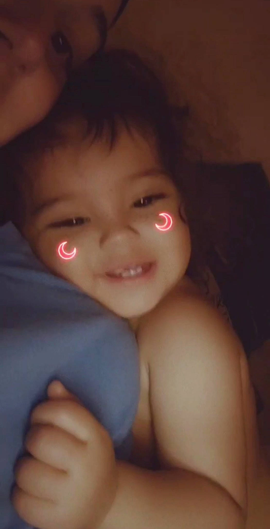 Layla is registered to the contest to win money with this photo: cheek, ear, elbow, eyelash, flash_photography, forehead, gesture, happy, human_body, iris, jaw, joy, leg, lip, mouth, neck, nose, person, shoulder, skin