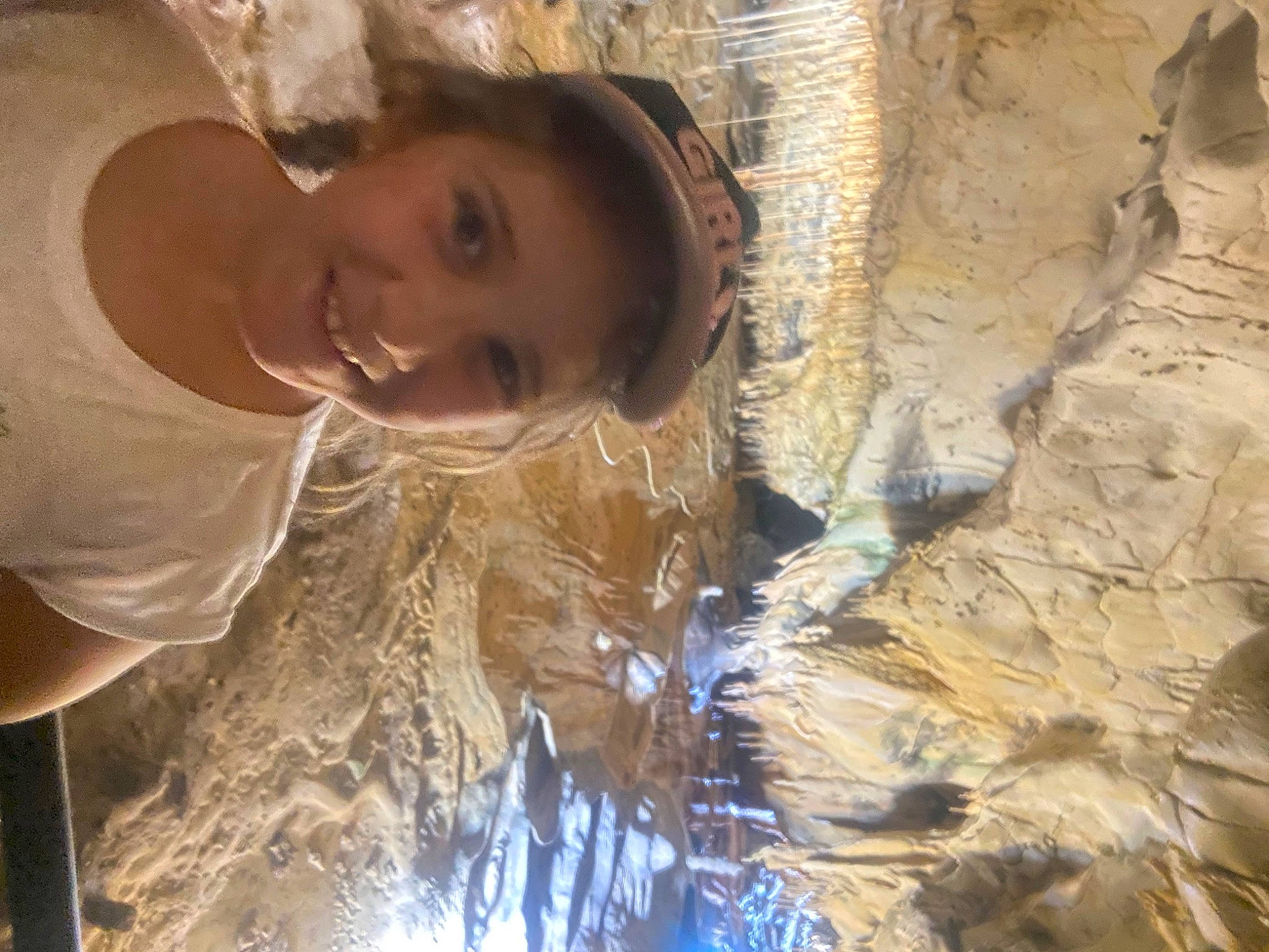 Sophia a rejoint le concours — aidez-le/la à gagner de superbes lots ! badlands, child, freezing, fun, geology, happy, hat, joy, landscape, leisure, people_in_nature, person, recreation, reflection, rock, smile, soil, sun_hat, water, water_feature