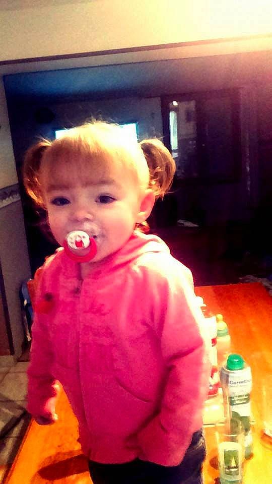 Léa participe au concours pour gagner de l'argent avec cette photo : cheek, child, cool, day, ear, fun, girl, hair, human_hair_color, infant, joy, nose, organ, person, play, product, skin, smile, standing, toddler