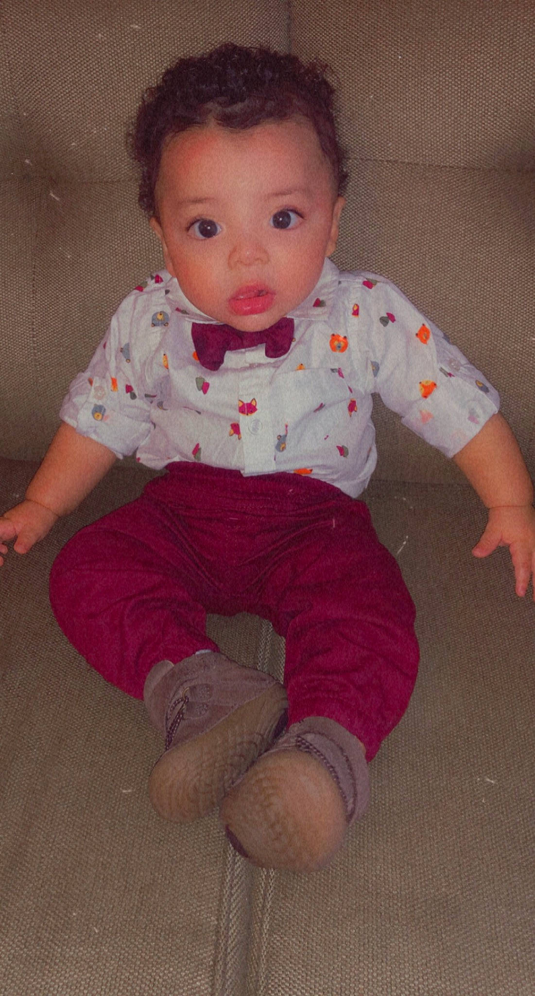 Manuel is registered to the contest to win money with this photo: baby, baby_toddler_clothing, beauty, cheek, comfort, eye, face, finger, flooring, hair, iris, lip, nose, pattern, person, pink, sitting, skin, sleeve, standing