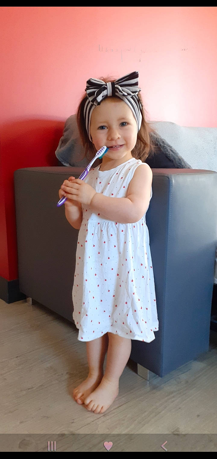 Izya a rejoint le concours — aidez-le/la à gagner de superbes lots ! clothing, dress, facial_expression, fashion, flash_photography, hair, hairstyle, hand, head, headwear, human, joint, joy, leg, neck, one_piece_garment, person, shoulder, skin, sleeve