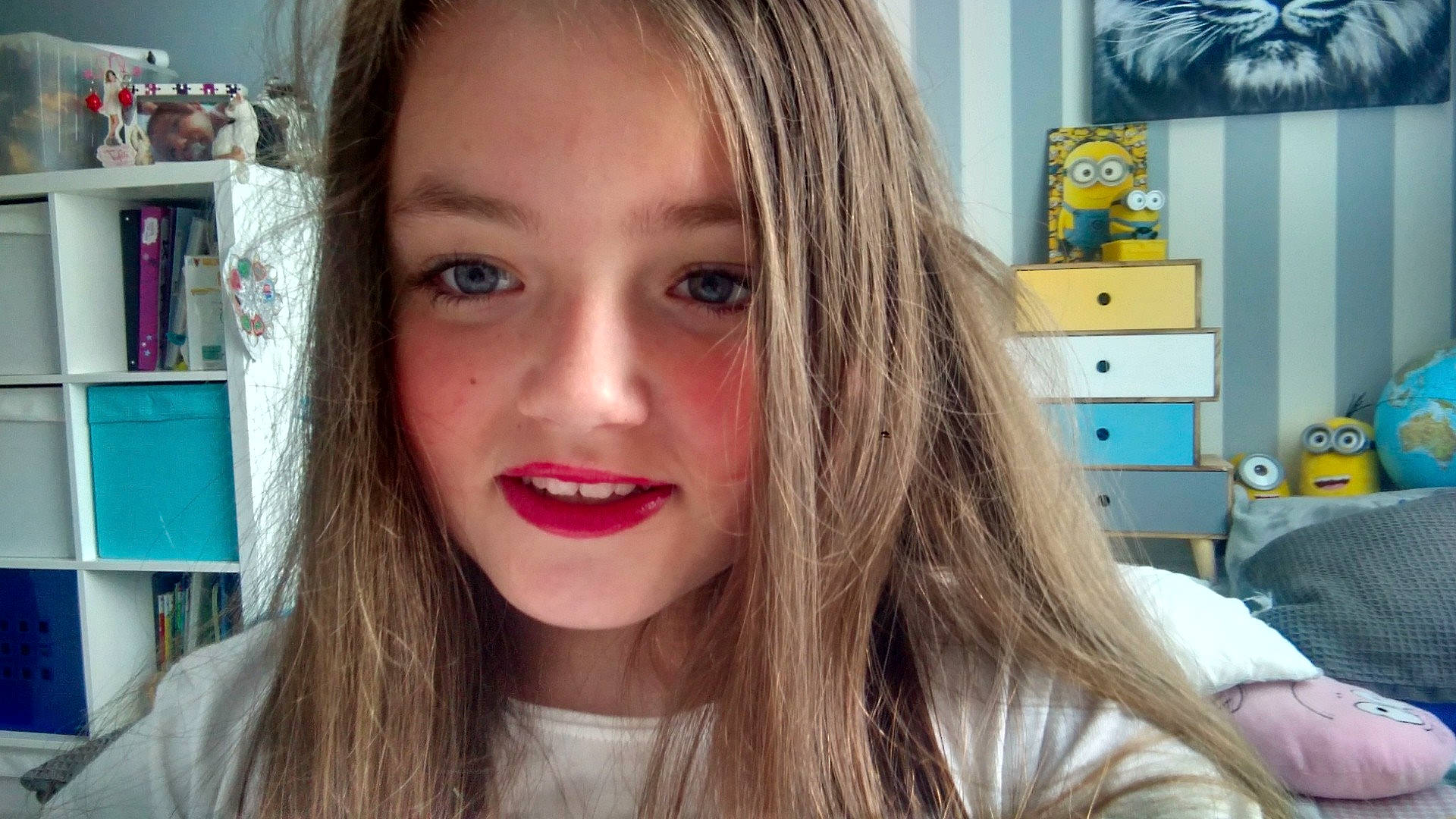 Louann participe au concours pour gagner de l'argent avec cette photo : beauty, blond, blue, brown_hair, color, emotion, eye, face, facial_expression, girl, hair, hairstyle, head, lip, mouth, nose, organ, person, skin, smile