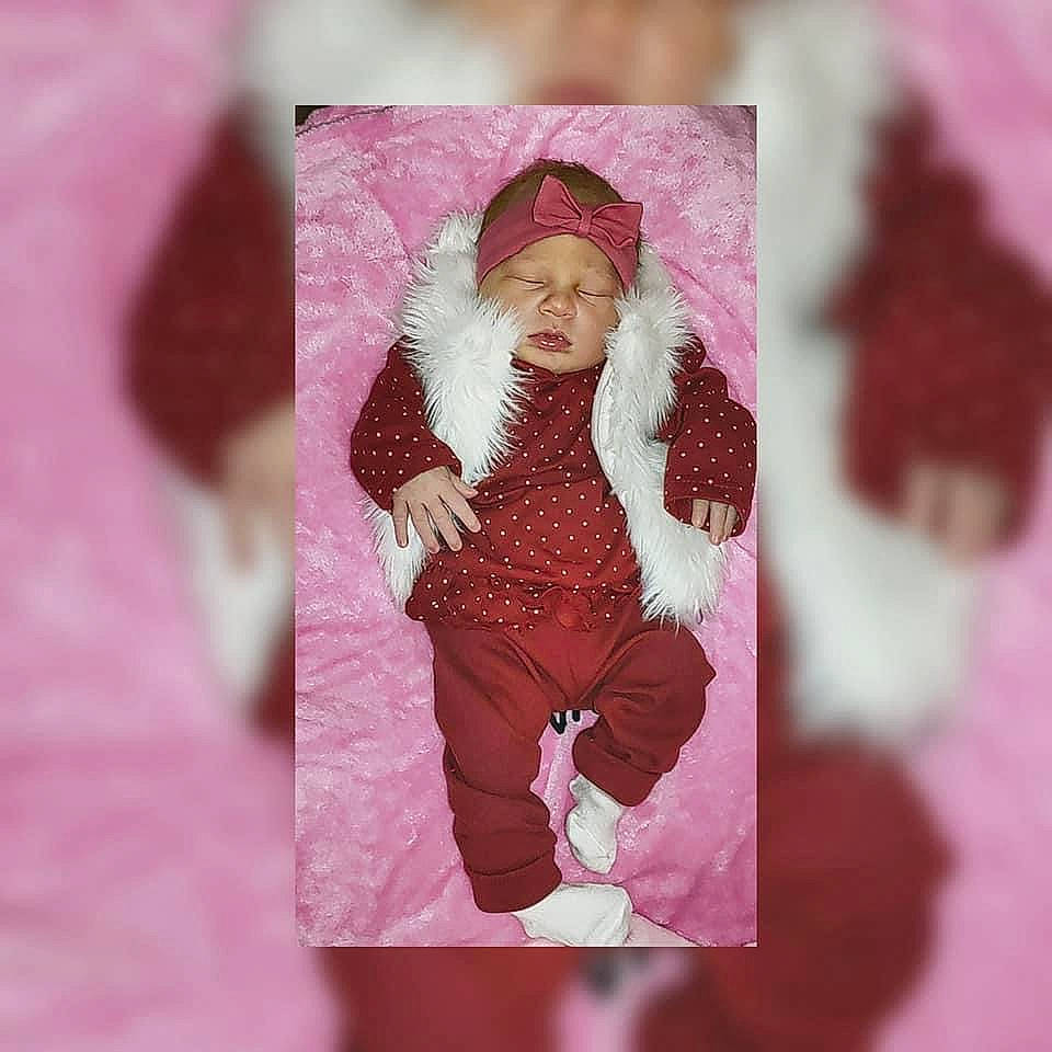 Yväna a rejoint le concours — aidez-le/la à gagner de superbes lots ! arm, art, fashion_design, fur, hand, headwear, human_body, knee, leg, magenta, pattern, peach, person, pink, purple, sleeve, thigh, violet, visual_arts, waist