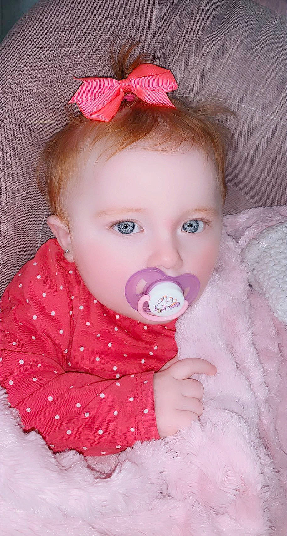 Yväna participe au concours pour gagner de l'argent avec cette photo : baby, baby_toddler_clothing, beauty, cheek, child, comfort, dress, eye, facial_expression, head, iris, lip, nose, organ, outerwear, person, pink, product, skin, sleeve