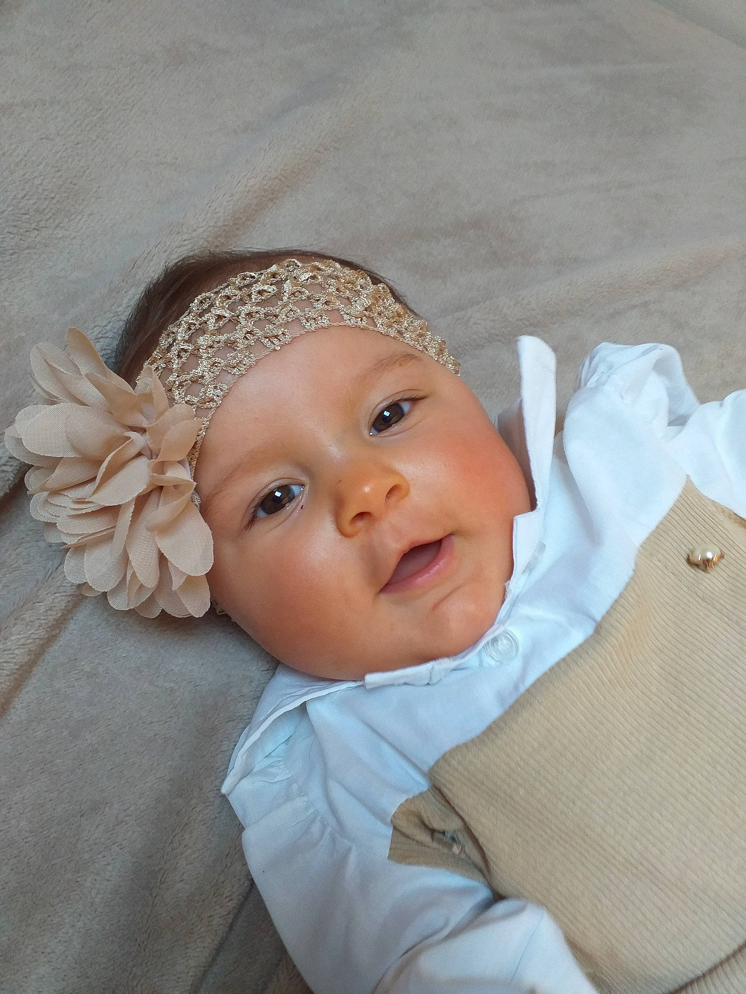 Ruby a rejoint le concours — aidez-le/la à gagner de superbes lots ! baby, baby_products, baby_toddler_clothing, bridal_accessory, cap, cheek, child, comfort, eye, fashion_accessory, hair_accessory, happy, hat, headband, headgear, headpiece, headwear, iris, lip, person