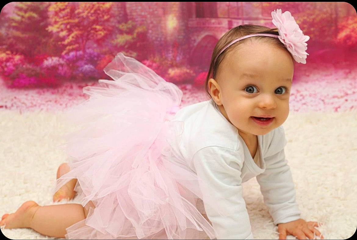 Elena a rejoint le concours — aidez-le/la à gagner de superbes lots ! baby, baby_toddler_clothing, child, dress, ear, fashion_accessory, flash_photography, fun, hair_accessory, happy, headband, headpiece, magenta, mythical_creature, person, petal, pink, purple, smile, snapshot