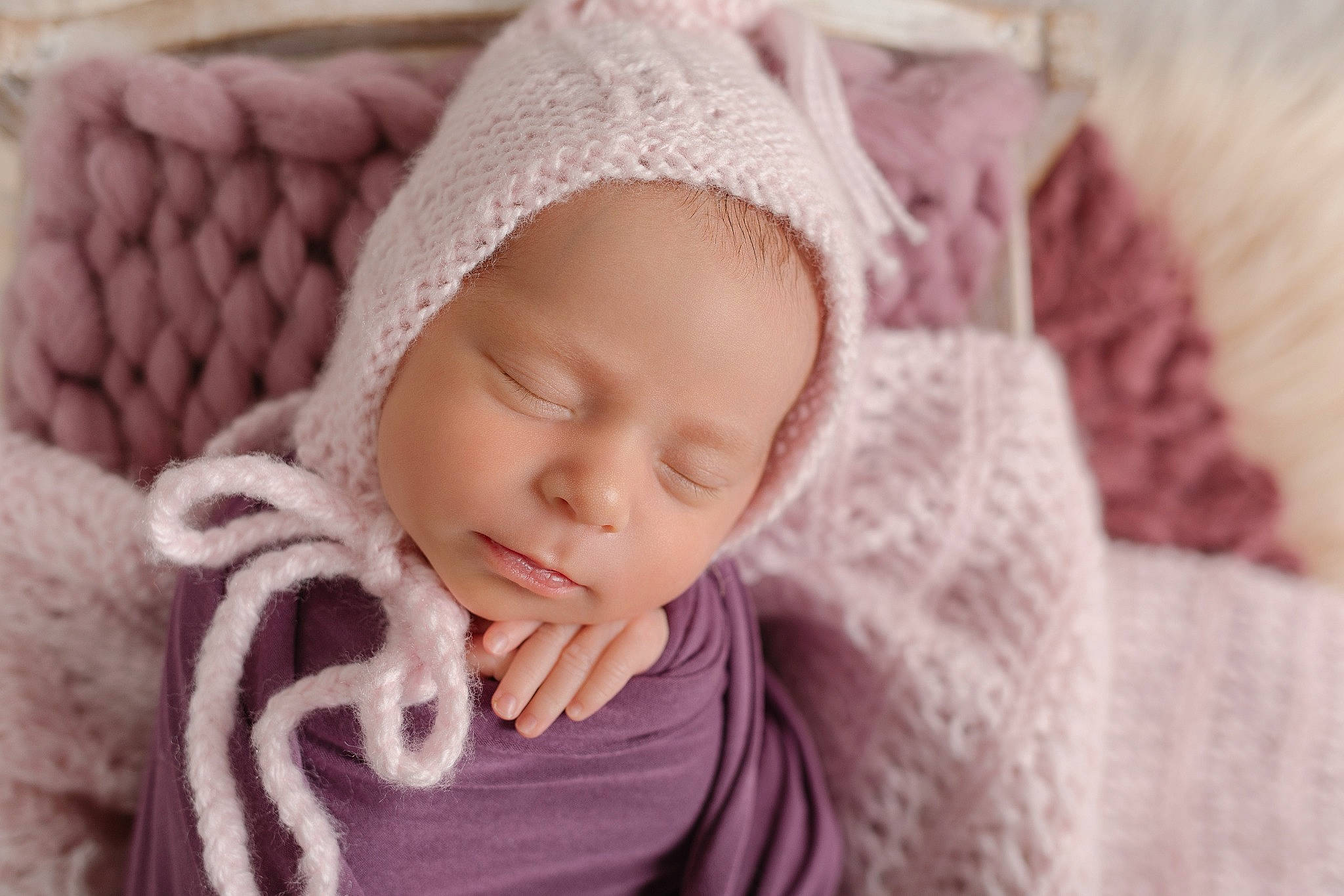 Eleanor a rejoint le concours — aidez-le/la à gagner de superbes lots ! baby, baby_sleeping, baby_toddler_clothing, cap, cheek, child, close_up, comfort, face, happy, hat, headgear, knit_cap, linens, lip, magenta, person, pink, skin, toddler