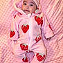 Amélie a rejoint le concours — aidez-le/la à gagner de superbes lots ! baby, infant, pink, blanket, onesie, headband, bow, strawberry_pattern, clothing, cute, face, lying_down, soft_texture, child, portrait, apparel, sleepwear, indoors, young, adorable