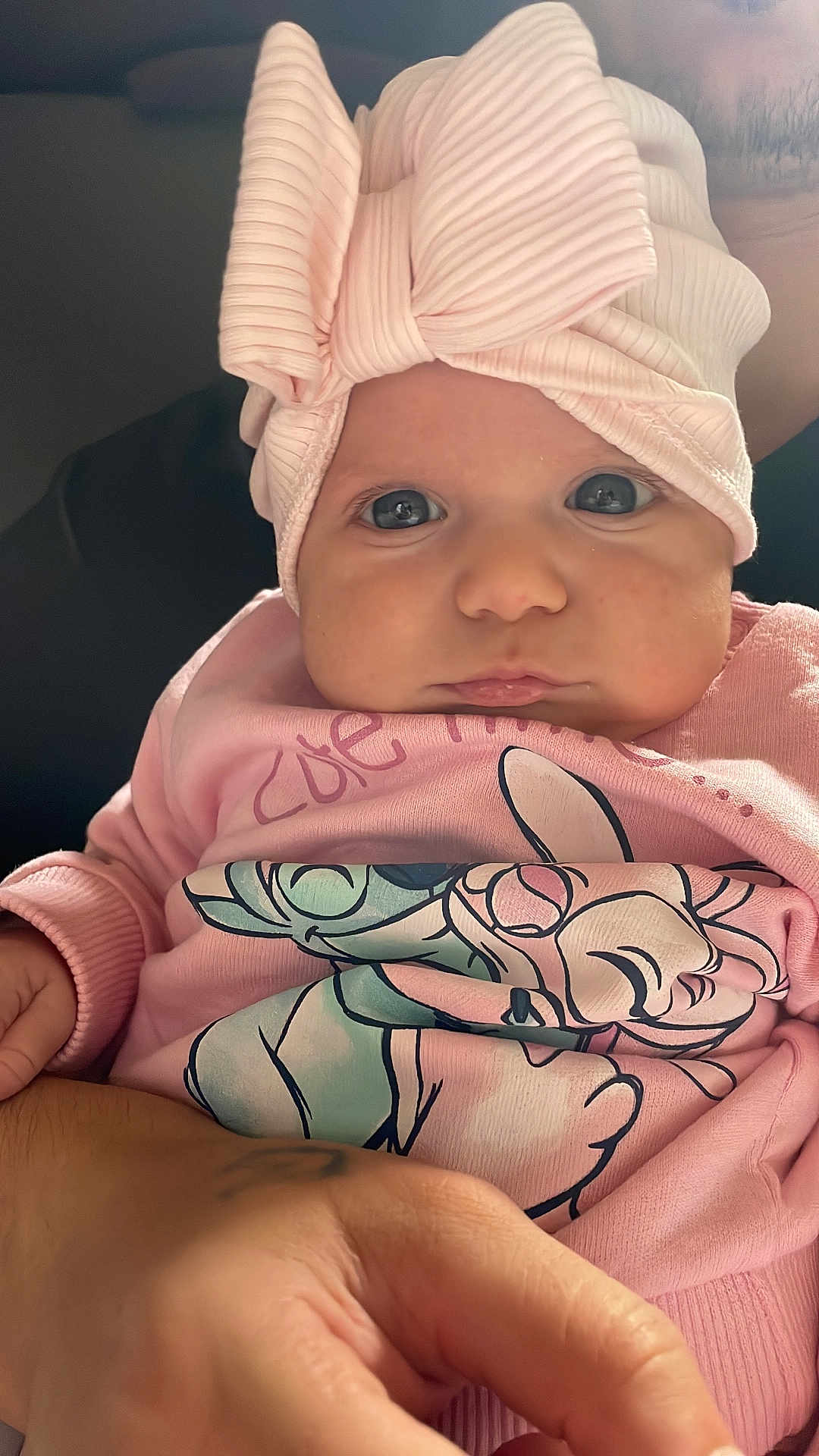 Ajlin participe au concours pour gagner de l'argent avec cette photo : baby, infant, child, pink_bow, hat, pink_shirt, cartoon_print, hand, face, eyes, clothing, portrait, cute, closeup, baby_fashion, skin, indoors, person, headwear, soft_lighting