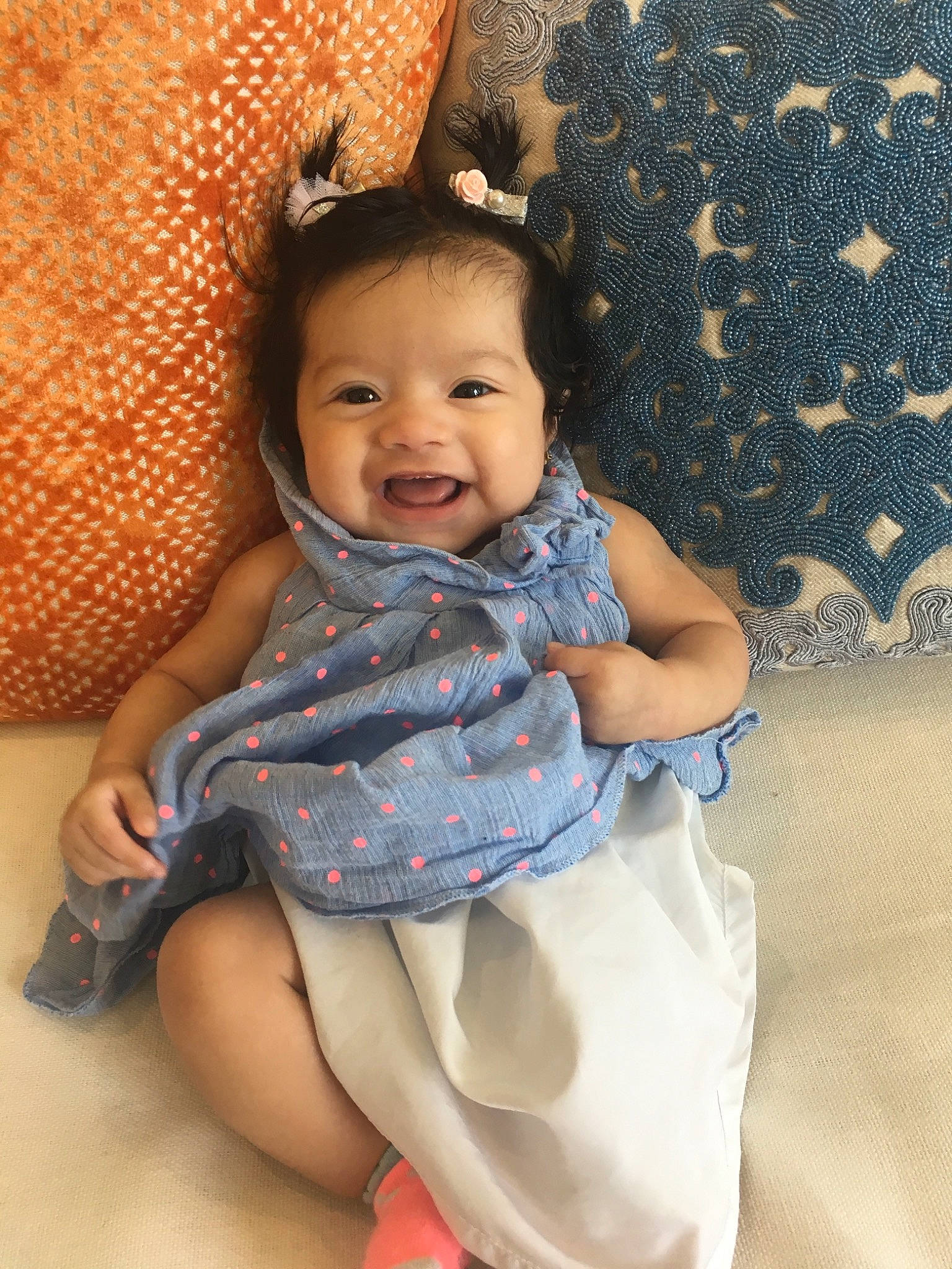 Selene is registered to the contest to win money with this photo: arm, baby, cheek, child, happy, head, lip, person, sitting, skin, smile, toddler