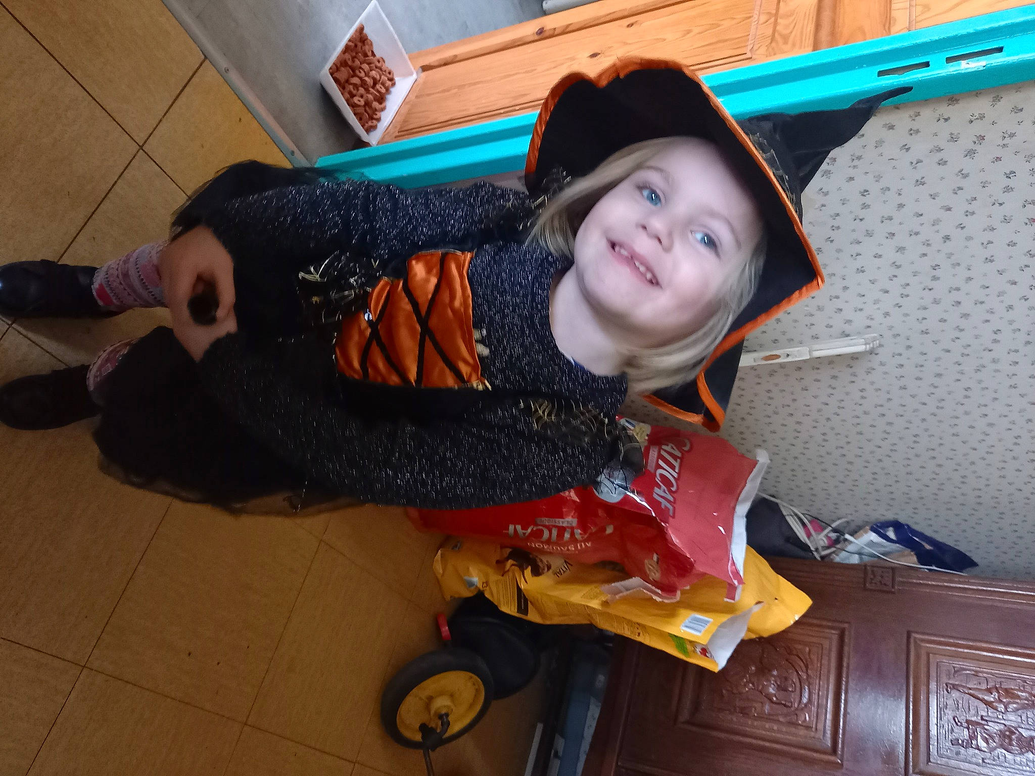 Ema participe au concours pour gagner de l'argent avec cette photo : child, eye, fashion_accessory, flooring, fun, hairstyle, happy, hat, head, headwear, joy, leisure, person, play, sitting, sleeve, smile, tire, toddler, toy