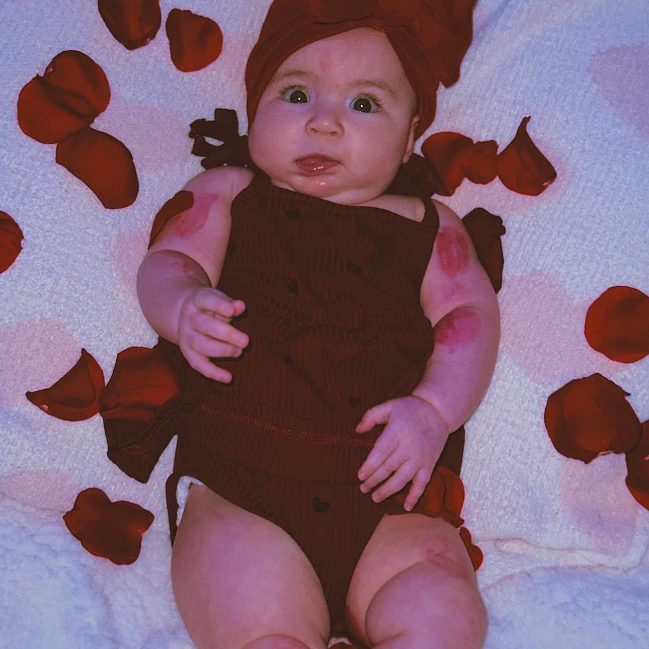 Topanga is registered to the contest to win money with this photo: baby, baby_toddler_clothing, comfort, eye, finger, head, human_body, human_leg, knee, leg, magenta, pattern, pink, skin, sleeve, textile, thigh, toddler, toy, trunk