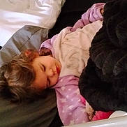 Ohnaïa participe au concours pour gagner de l'argent avec cette photo : bed, blanket, blanket_pattern, child, comfort, cozy, dark_blanket, face, hair, home, indoors, nap, pajamas, peaceful, person, pillow, relaxation, rest, sleeping, soft_fabric