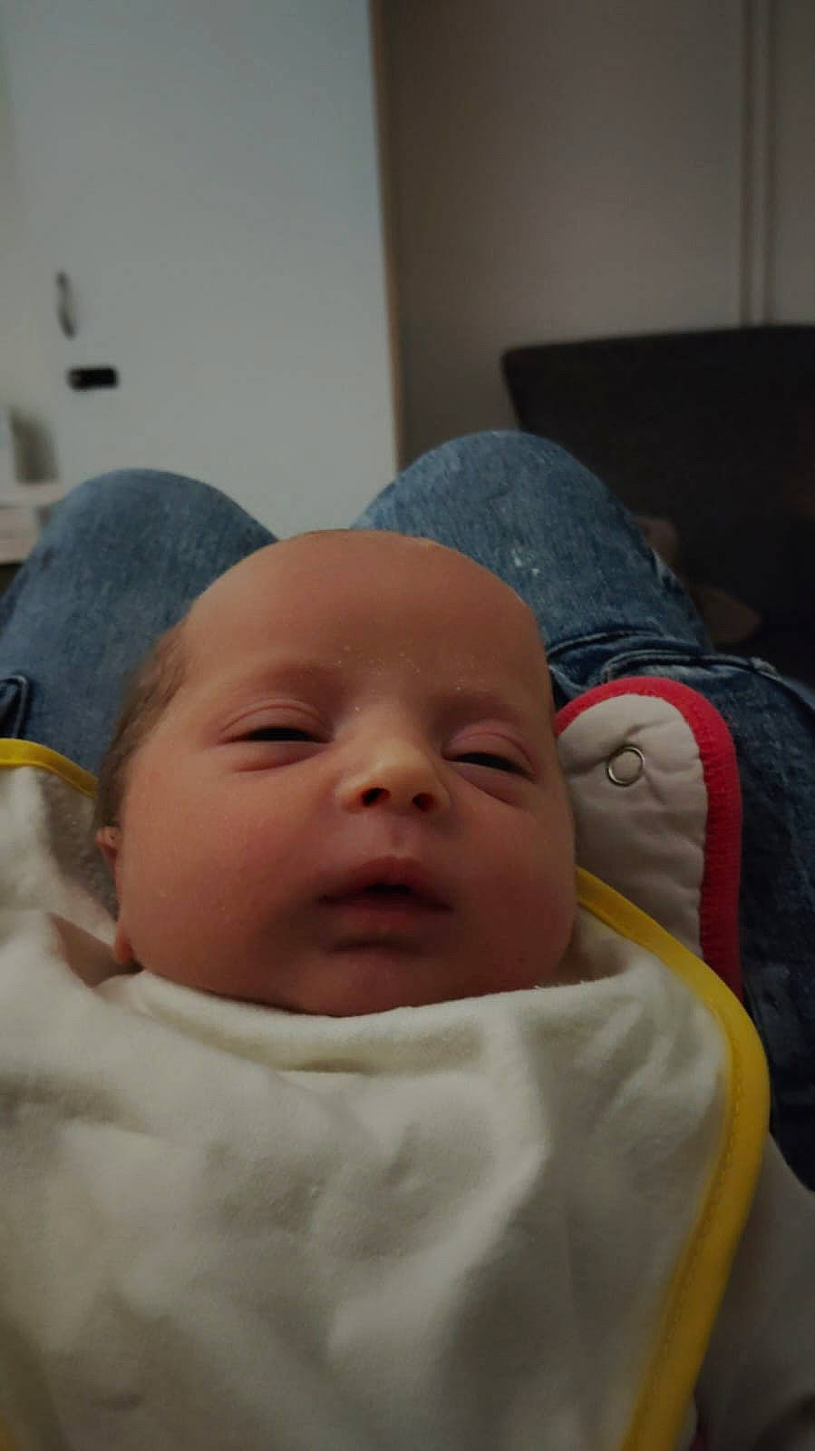 Lelyana participe au concours pour gagner de l'argent avec cette photo : baby, baby_products, baby_toddler_clothing, bedtime, cheek, child, comfort, eyebrow, fun, happy, hat, linens, lip, mouth, nose, person, room, sitting, skin, smile