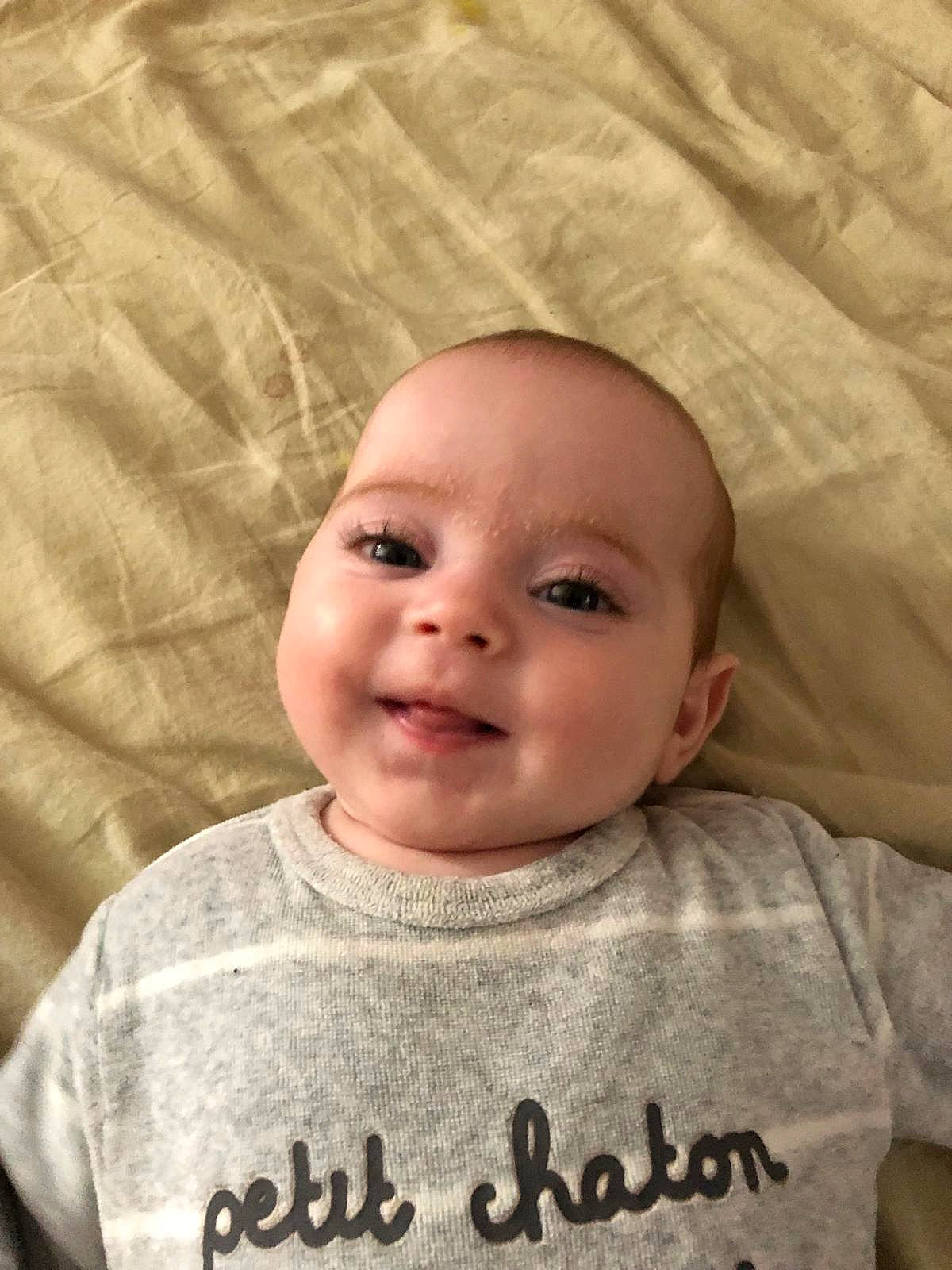 Lelyana a rejoint le concours — aidez-le/la à gagner de superbes lots ! baby, baby_toddler_clothing, cheek, child, chin, close_up, comfort, eyebrow, face, happy, iris, joy, lip, mouth, nose, person, skin, sleeve, smile, t_shirt