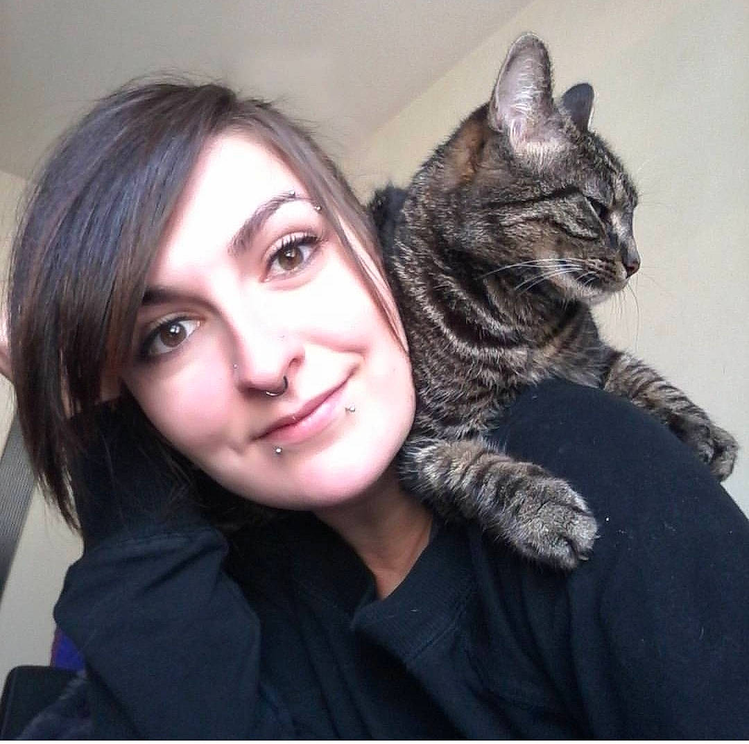 Pepsi a rejoint le concours — aidez-le/la à gagner de superbes lots ! black_hair, brown_hair, cat, cat_like_mammal, domestic_short_haired_cat, eye, face, fur, girl, joy, kitten, long_hair, person, selfie, small_to_medium_sized_cats, smile, tabby_cat, whiskers