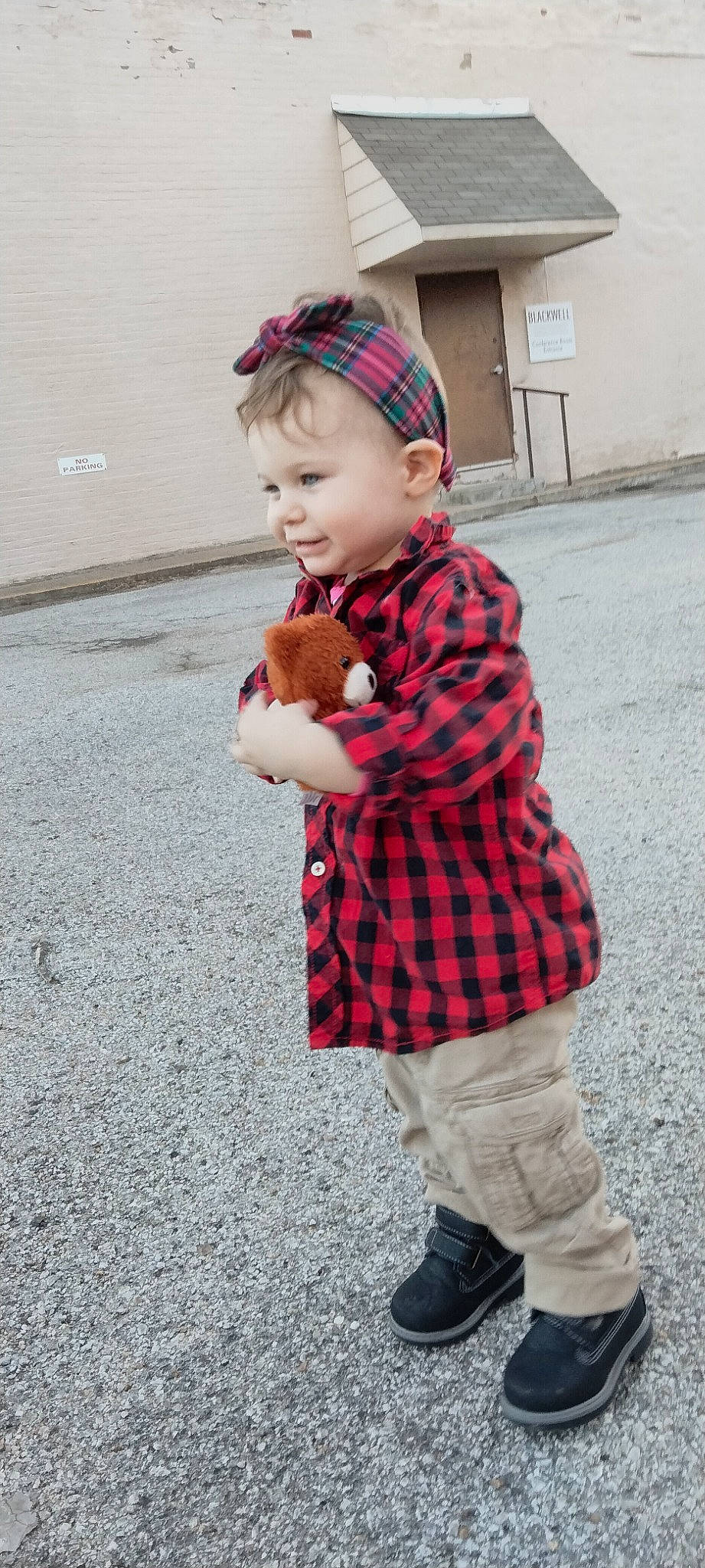 Daenerys is registered to the contest to win money with this photo: asphalt, baby, baby_toddler_clothing, cap, child, cool, eye, face, fun, happy, human_leg, pattern, person, plaid, plant, sitting, sleeve, smile, standing, tartan