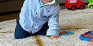Théo a rejoint le concours — aidez-le/la à gagner de superbes lots ! toddler, child, indoor, carpet, toy, tennis_ball, smiling, happy, blue_shirt, playing, living_room, couch, fire_truck_toy, floor, young_child, casual_clothing, cheerful, kneeling, home, fun