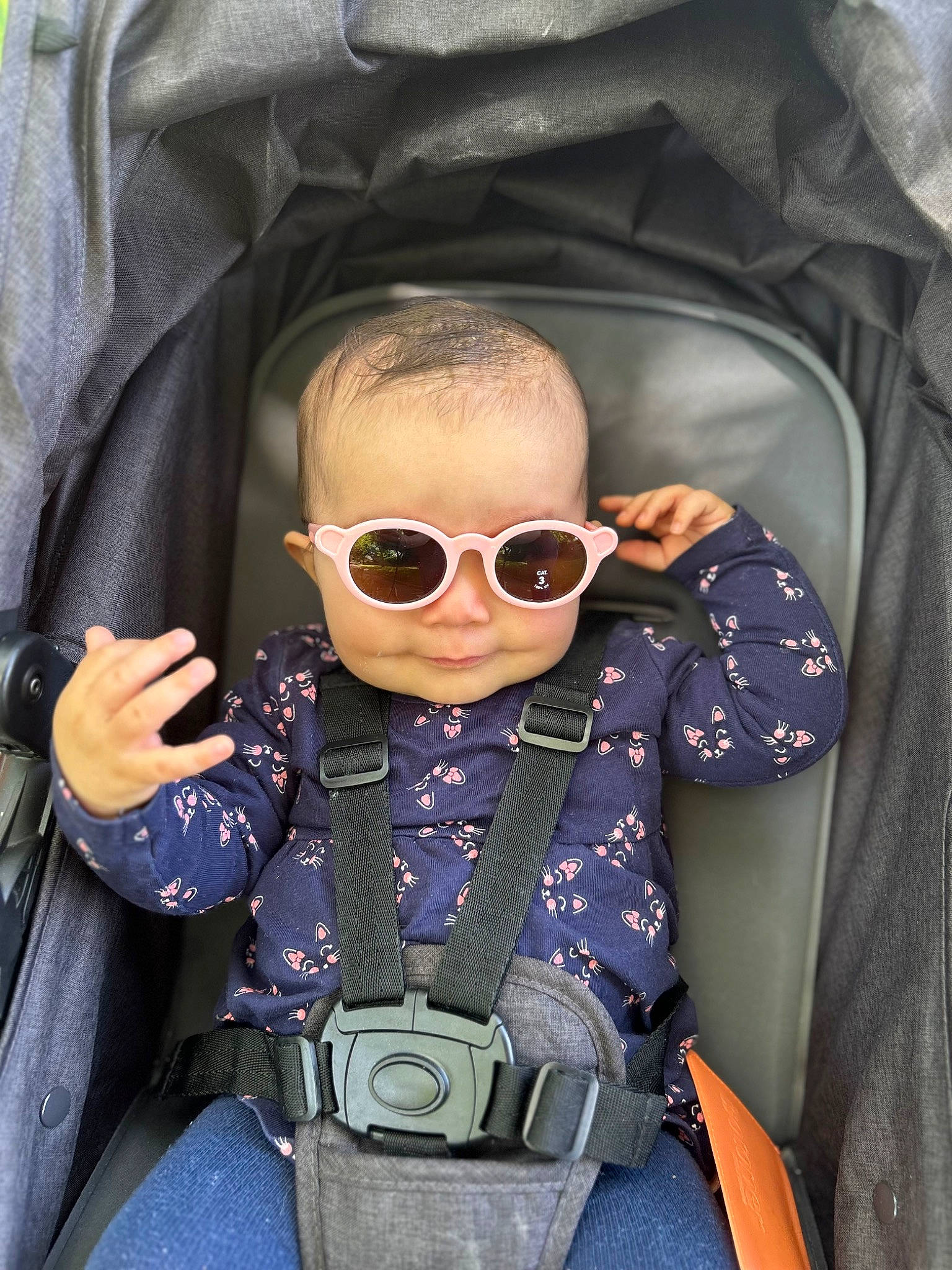 Malya participe au concours pour gagner de l'argent avec cette photo : baby, beauty, cheek, child, comfort, cool, electric_blue, eyewear, fashion, fashion_accessory, goggles, outerwear, person, personal_protective_equipment, product, seat_belt, sleeve, strap, sunglasses, toddler