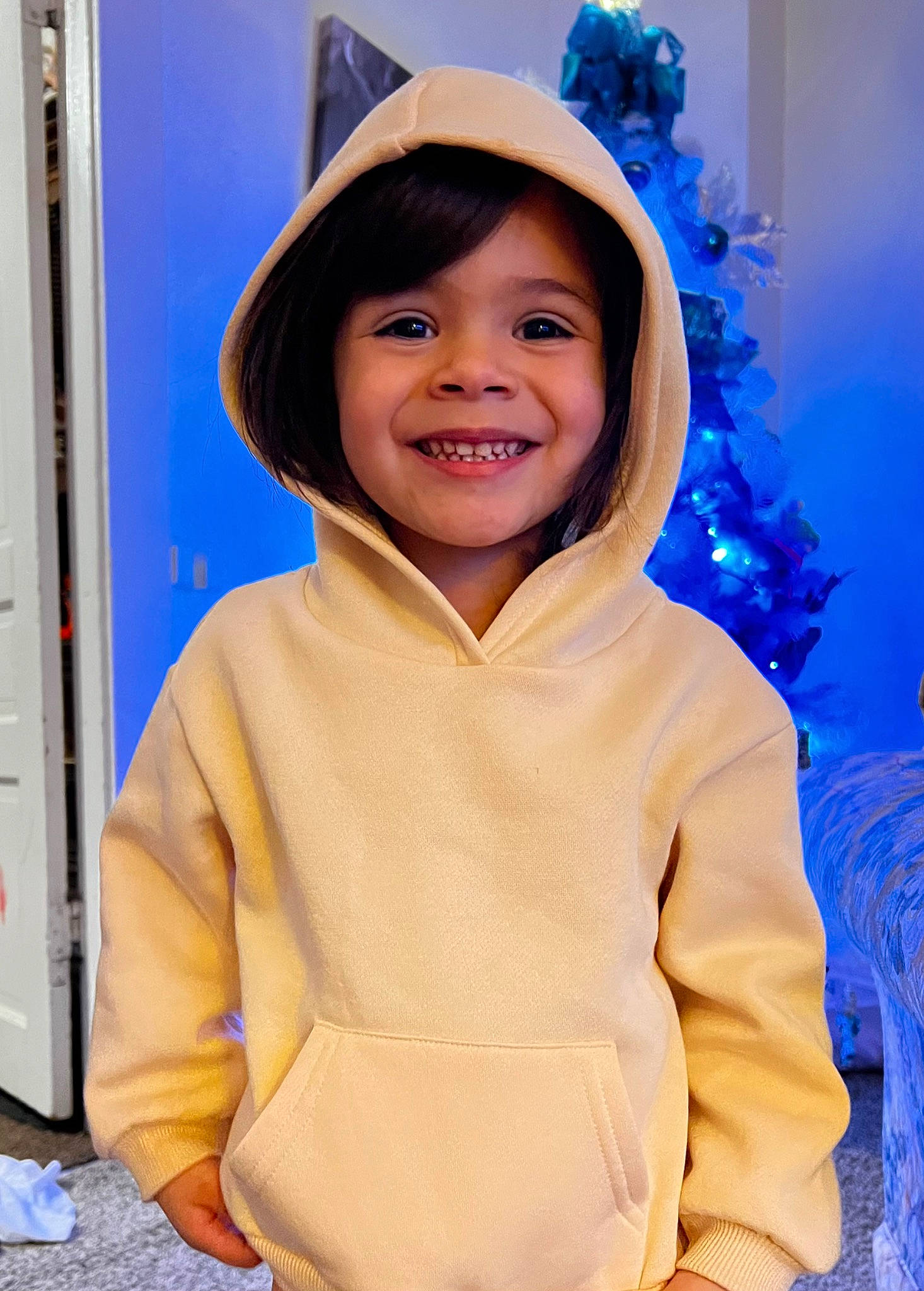 Miguelina is registered to the contest to win money with this photo: blue, child, christmas_decoration, christmas_ornament, christmas_tree, electric_blue, event, fashion_accessory, fun, happy, headgear, holiday, human_body, joy, ornament, outerwear, person, sleeve, smile, standing