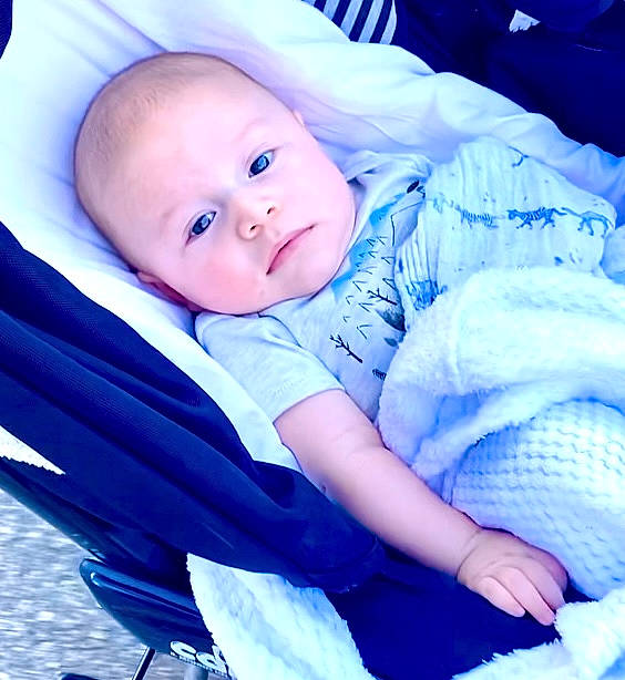 Marlon participe au concours pour gagner de l'argent avec cette photo : azure, baby, baby_toddler_clothing, beauty, cheek, child, comfort, electric_blue, flash_photography, fun, happy, iris, organ, person, photograph, product, purple, sleeve, smile, snapshot